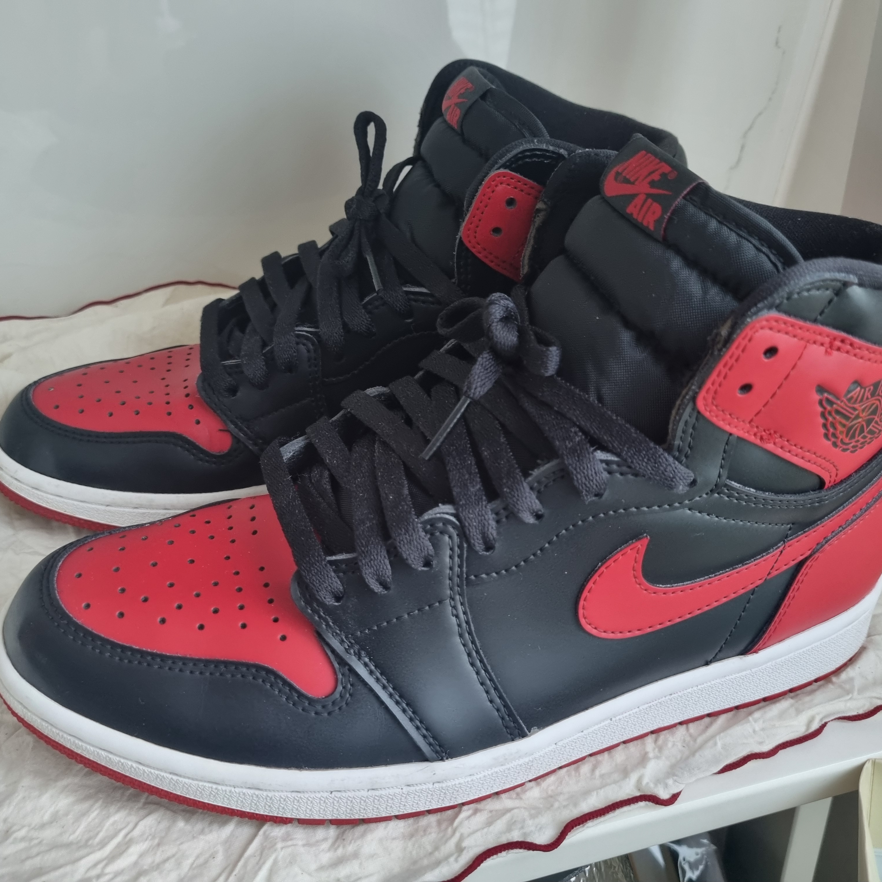 Jordan 1 Retro High OG Patent Bred, Jordan 5 Retro Fire Red Silver Tongue 2020 착용 스타일 - 1