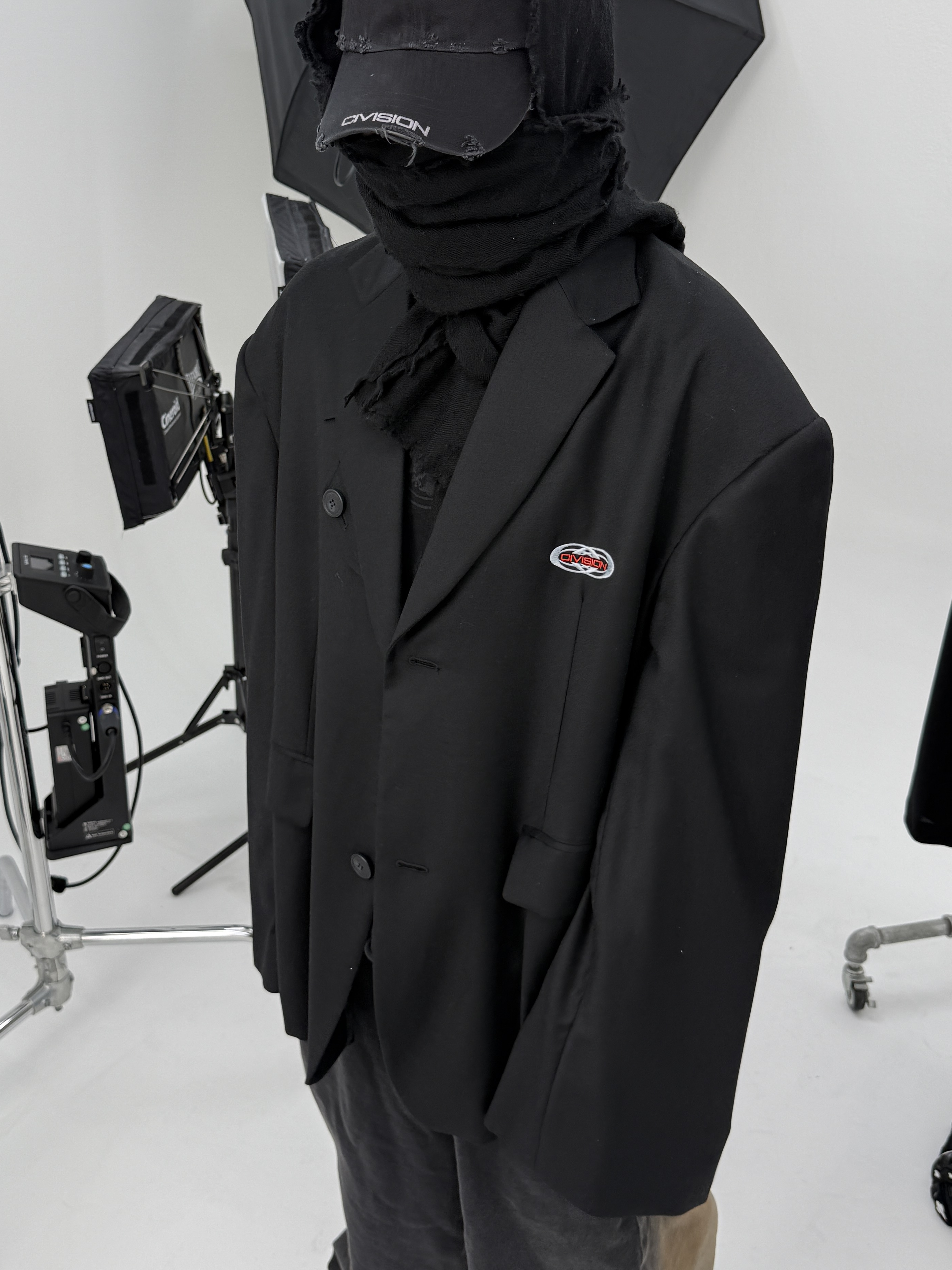 [KREAM 단독] Civision by CSC Dark Vision Blazer Black, Civision by CSC Double Faced Pants Washed Black 착용 스타일 - 2