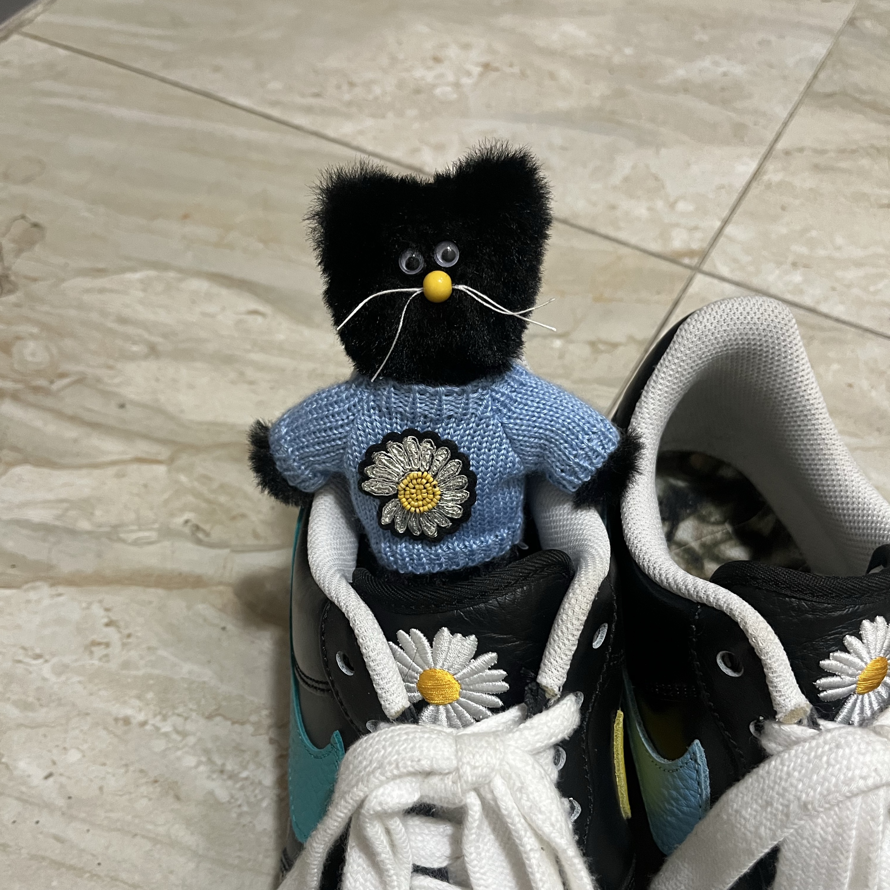 Monamhee x Peaceminusone Daihee Plush Keyring 착용 스타일