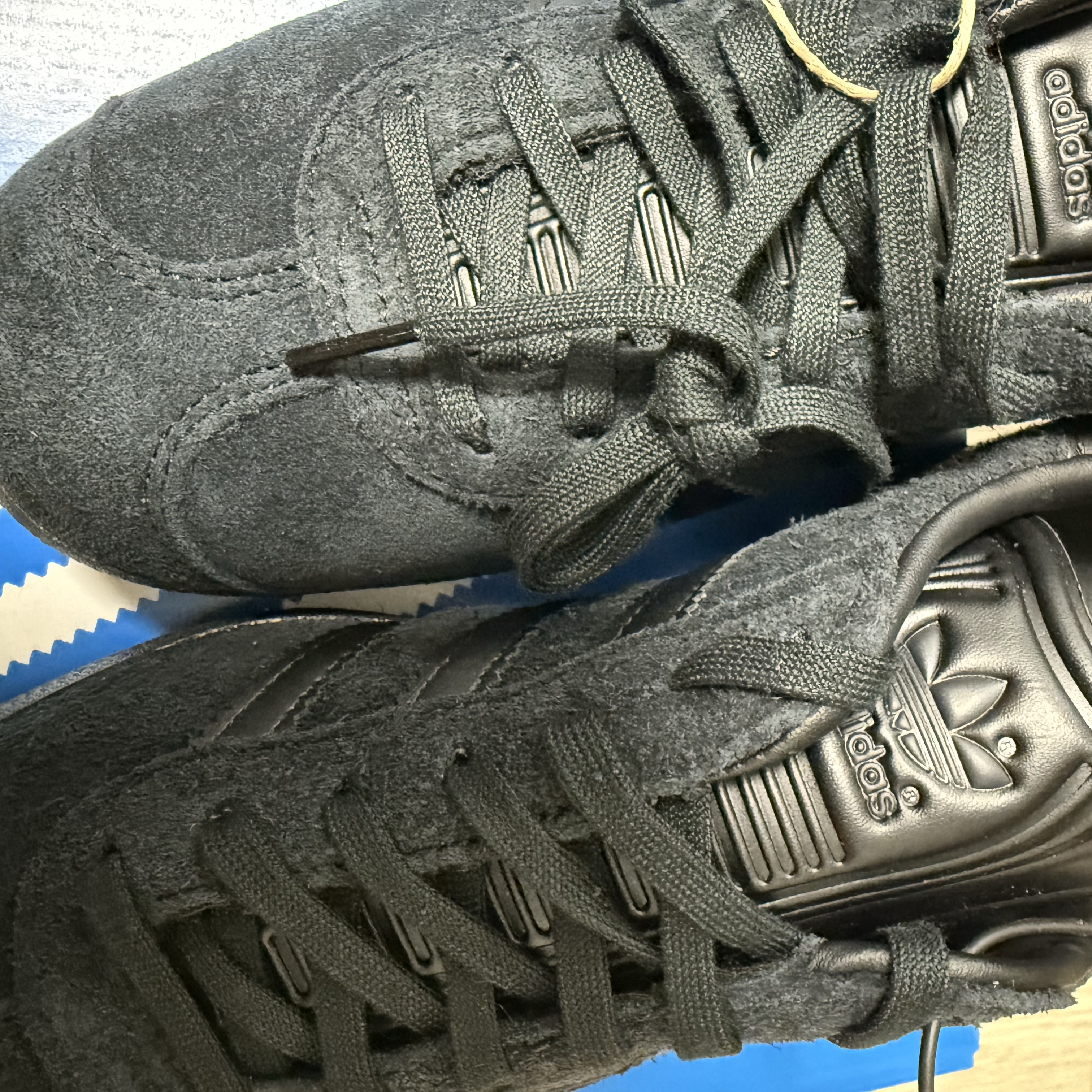 Adidas Gazelle Triple Black 착용 스타일
