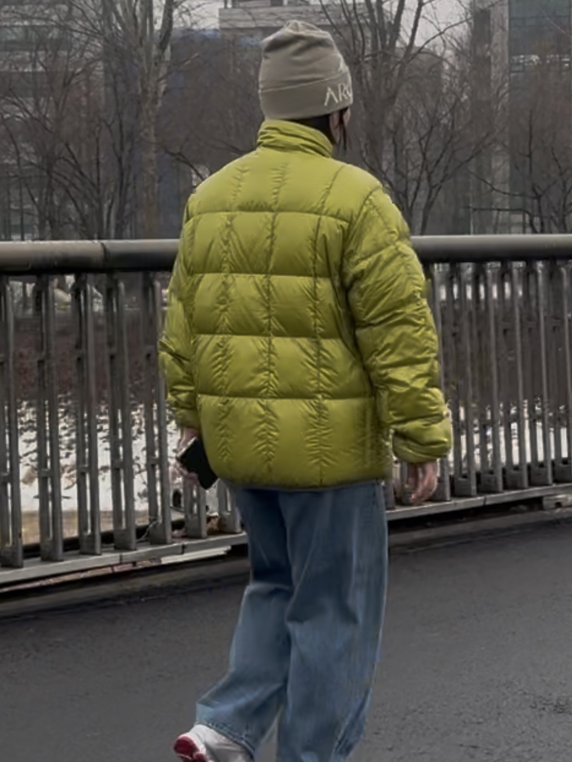 Thisisneverthat Pertex Light Down Jacket Olive Yellow, Arc'teryx Bird Word Toque Rune Arctic Silk 착용 스타일 - 1