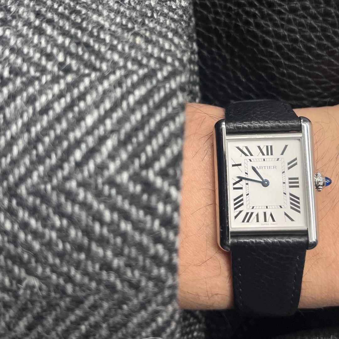 Cartier Tank Must Watch Large Quartz Steel Calfskin Black 착용 스타일