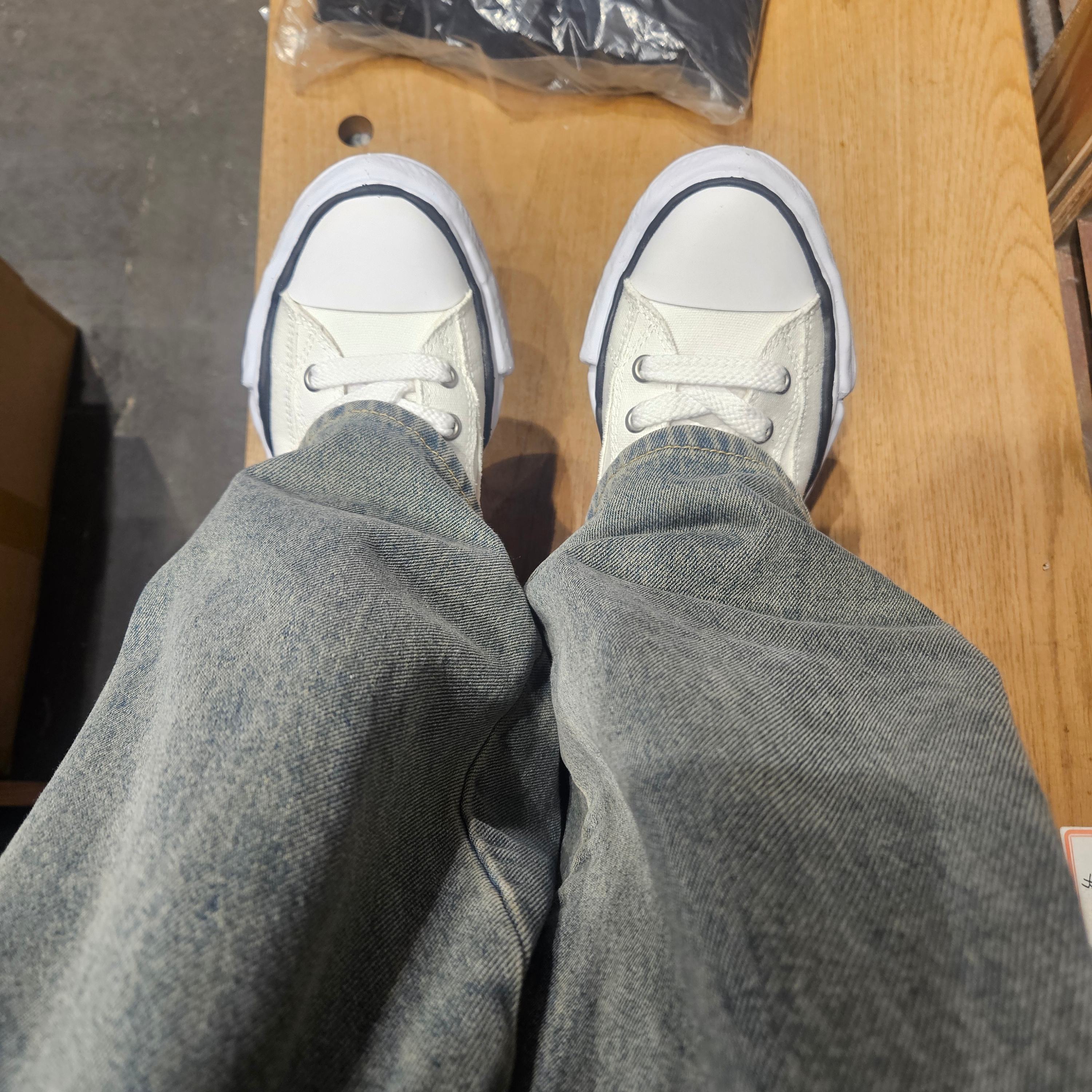 Maison Mihara Yasuhiro Peterson OG Sole Canvas Low Sneakers White 착용 스타일 - 3