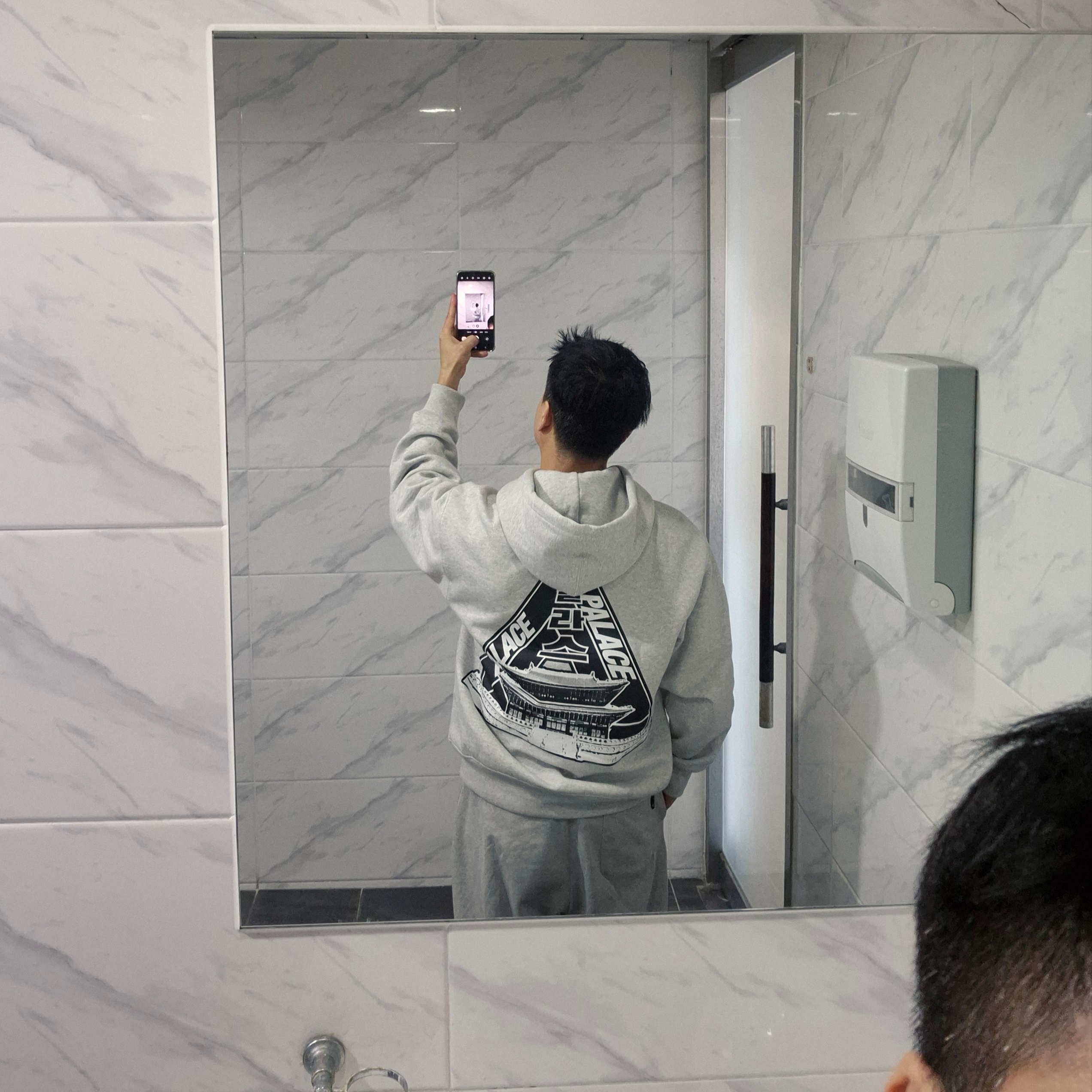 Palace Seoul 2 Seoul Hoodie Grey Marl - 25SS 착용 스타일 - 2