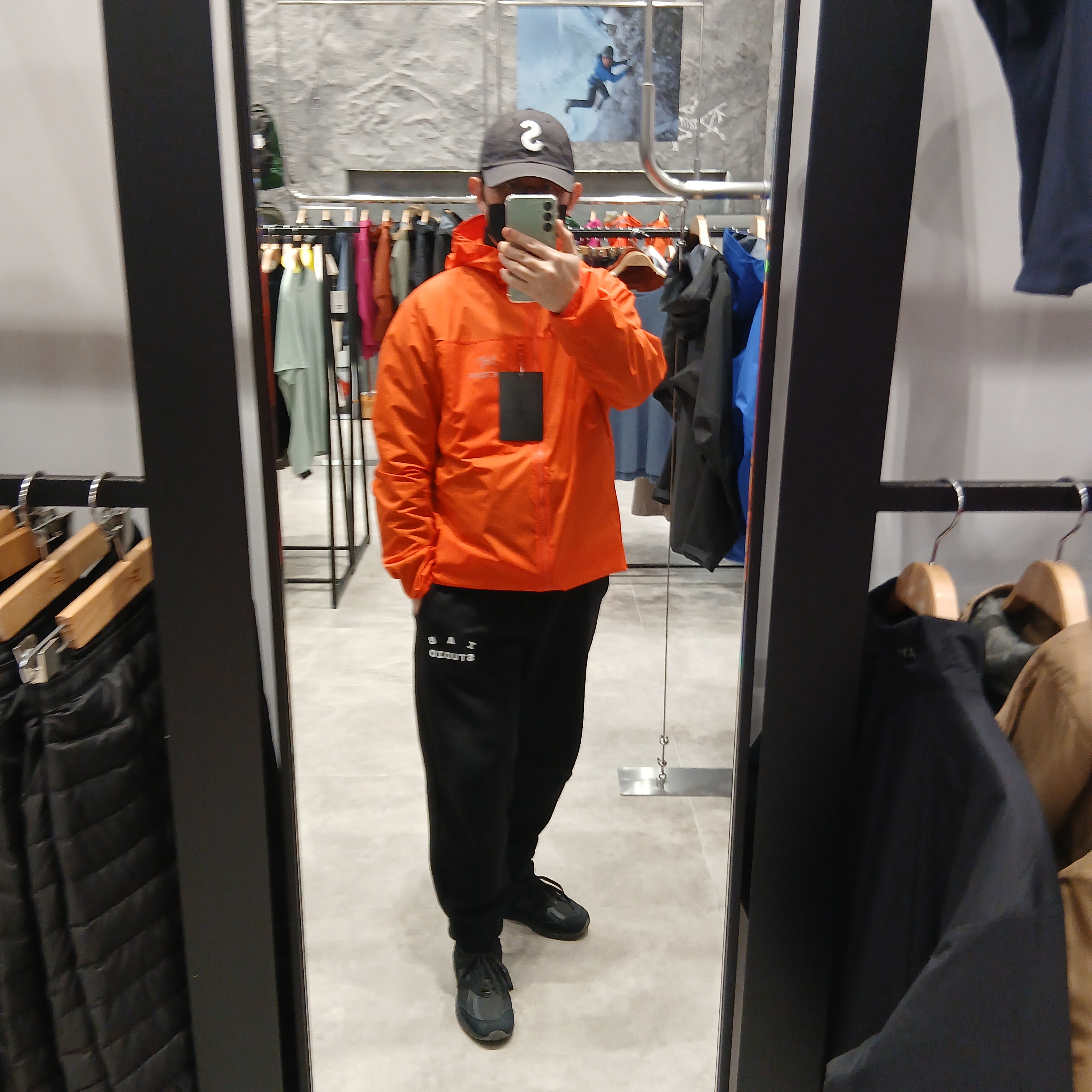 Arc'teryx Squamish Hoody Solaris, Supreme Cordura Ripstop S Logo 6-Panel Black - 23SS 착용 스타일 - 1