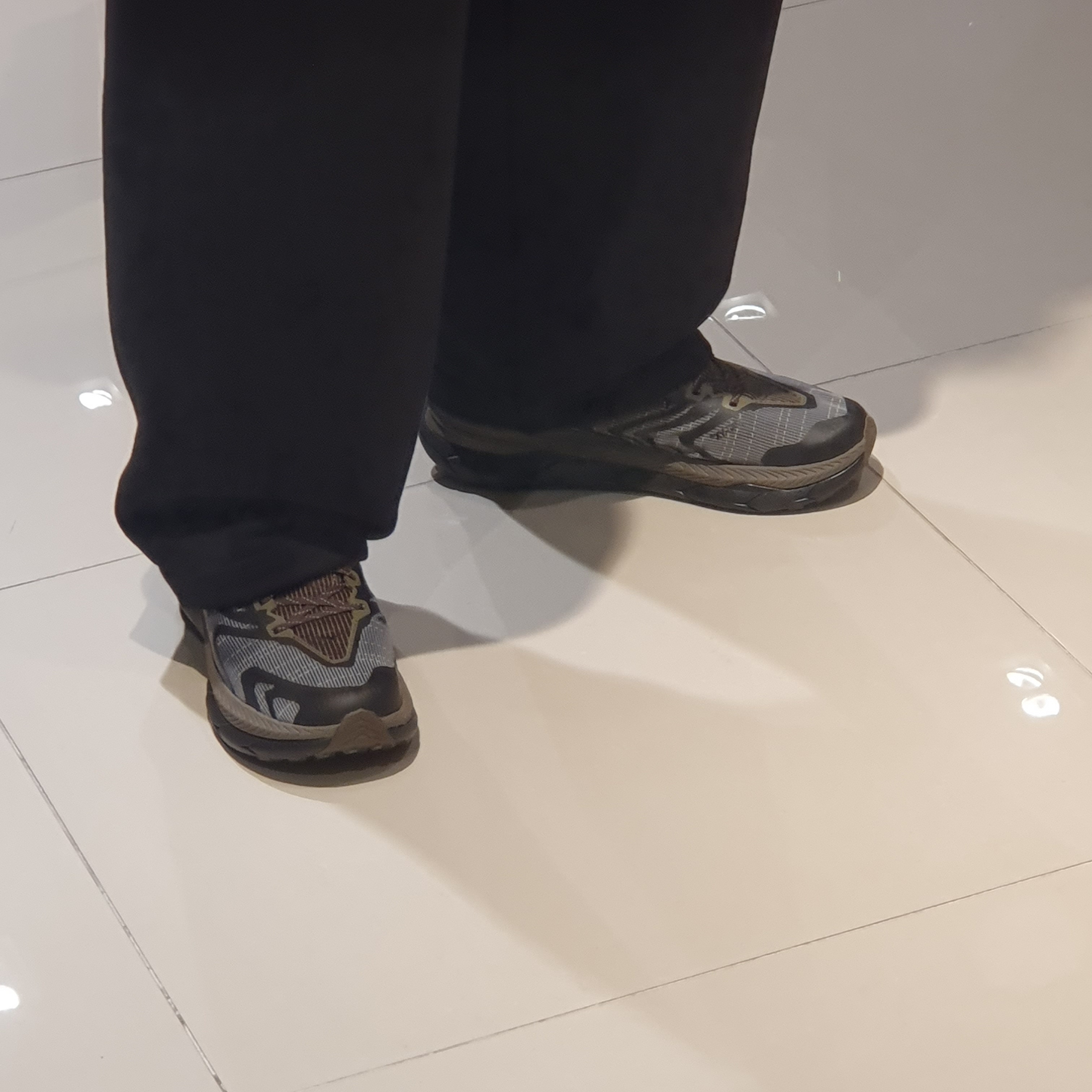 Hoka Tecton X 2 TS Deep Umber Black 착용 스타일