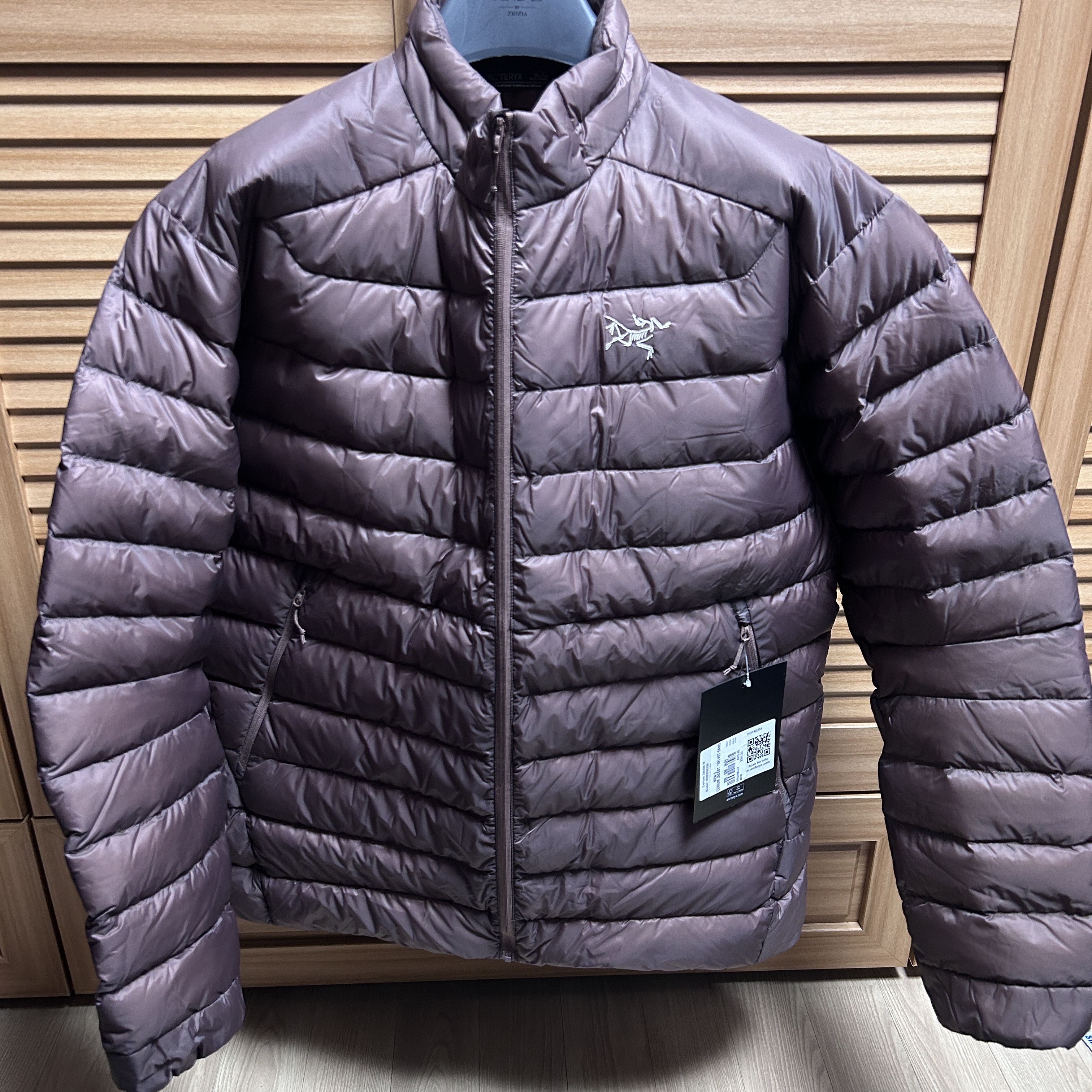 Arc'teryx Cerium Jacket Velvet Sand 착용 스타일