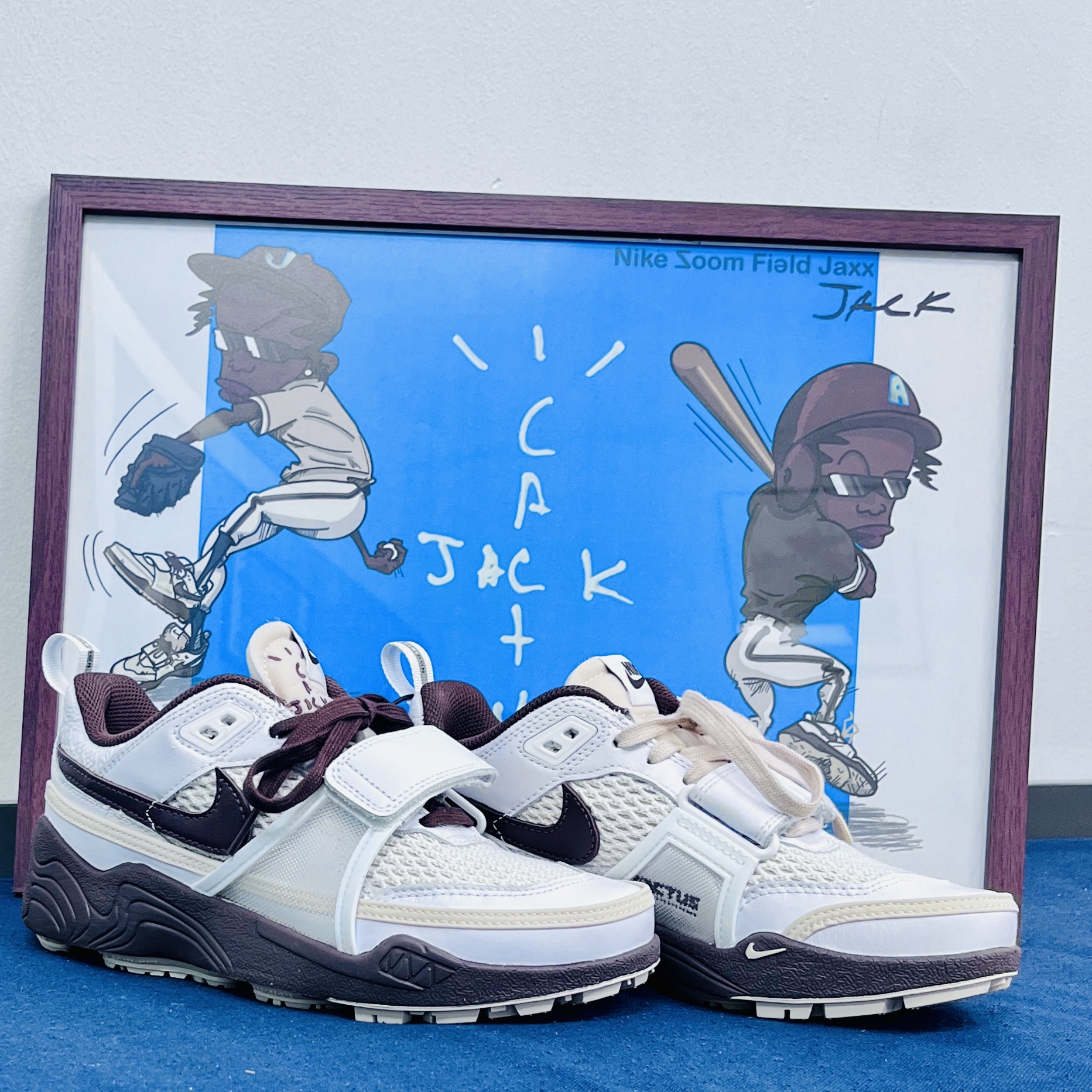 Nike x Travis Scott Zoom Field Jaxx White and Light Chocolate 착용 스타일 - 3