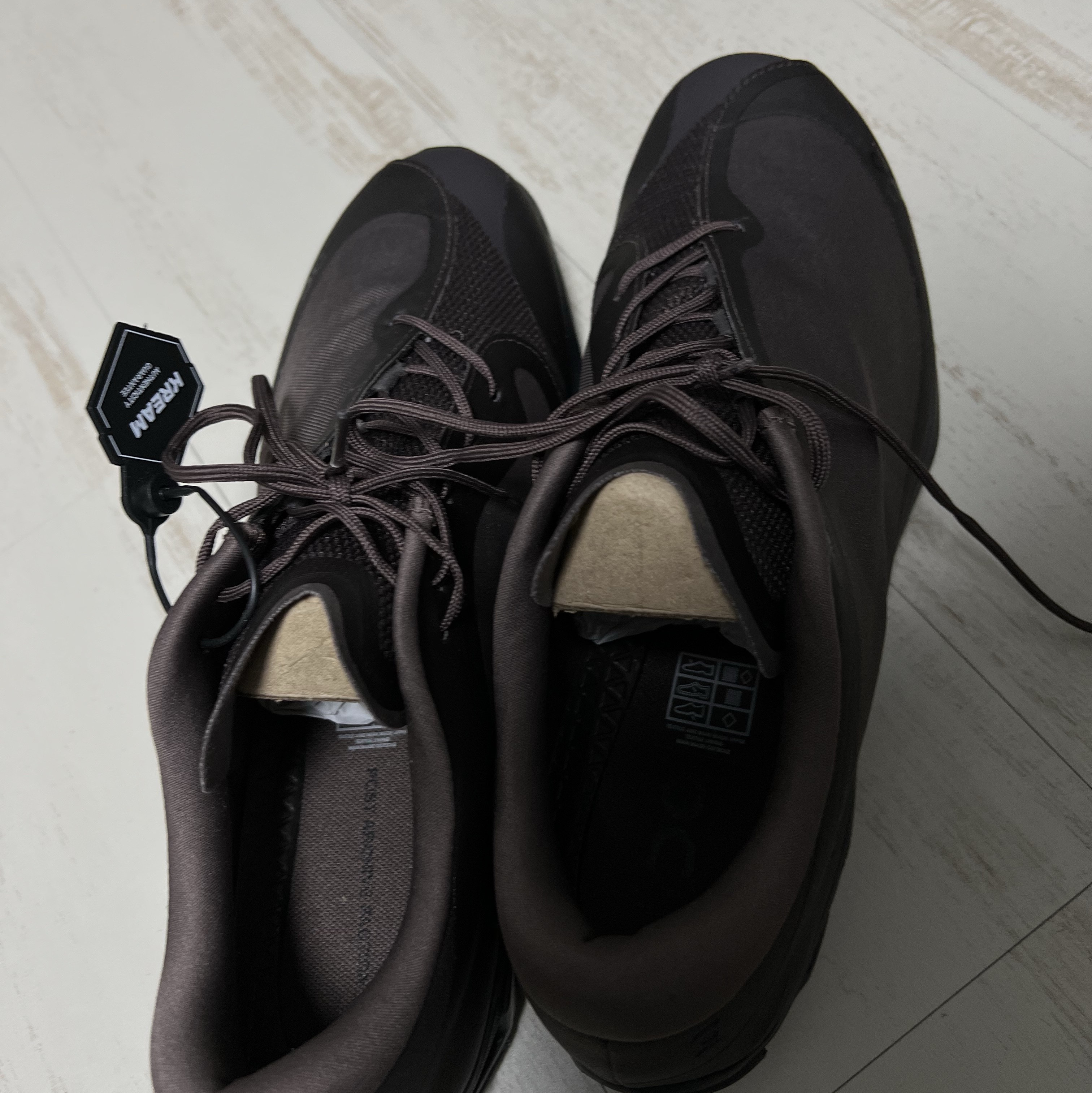 On Running x Post Archive Faction (Paf) Cloudventure Peak Cacao Espresso 착용 스타일 - 2