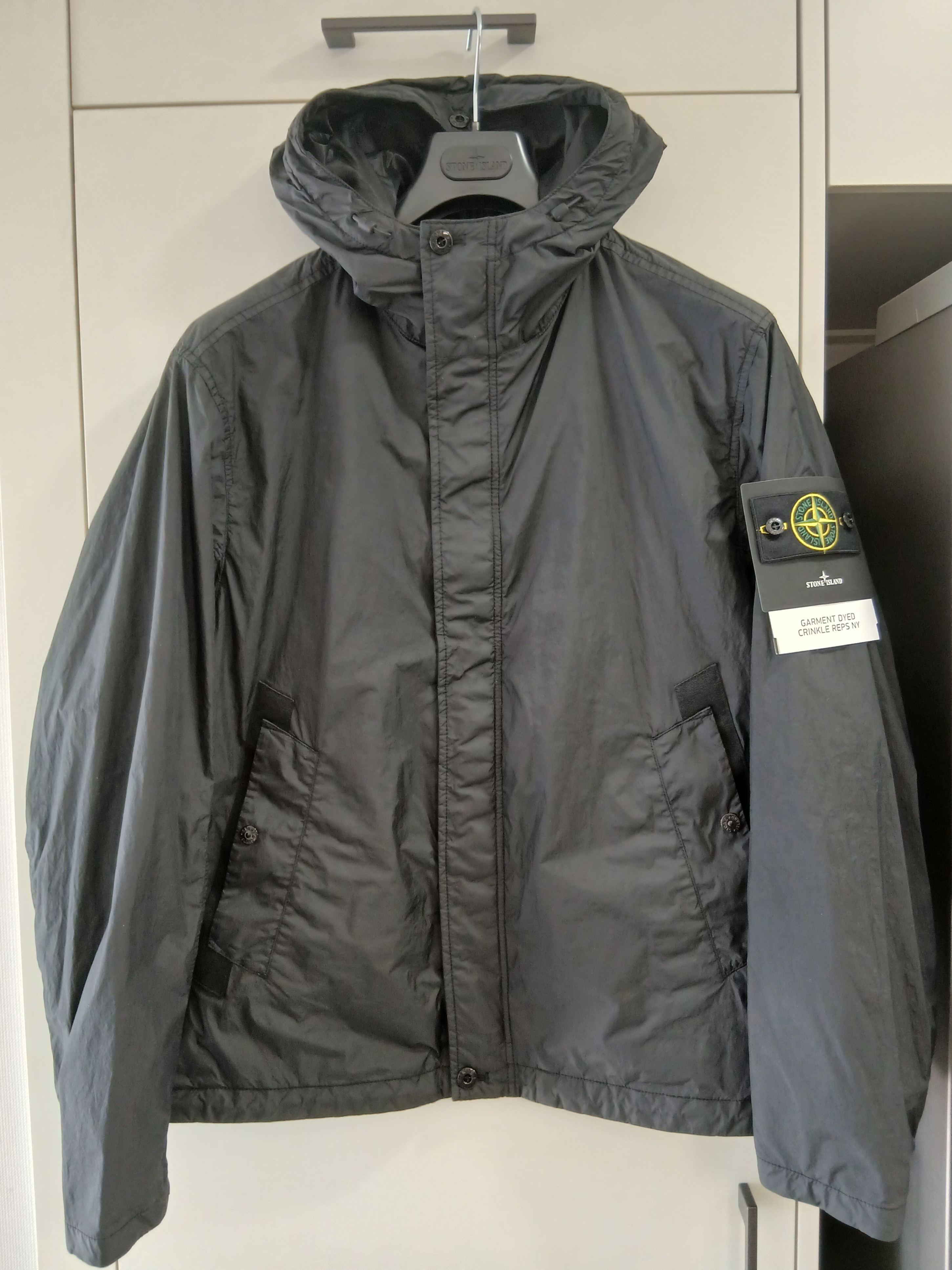 Stone Island S0A23 Crinkle Reps R-NY Wind Resistant Anti-Drop Hooded Jacket - 25SS 착용 스타일 - 1