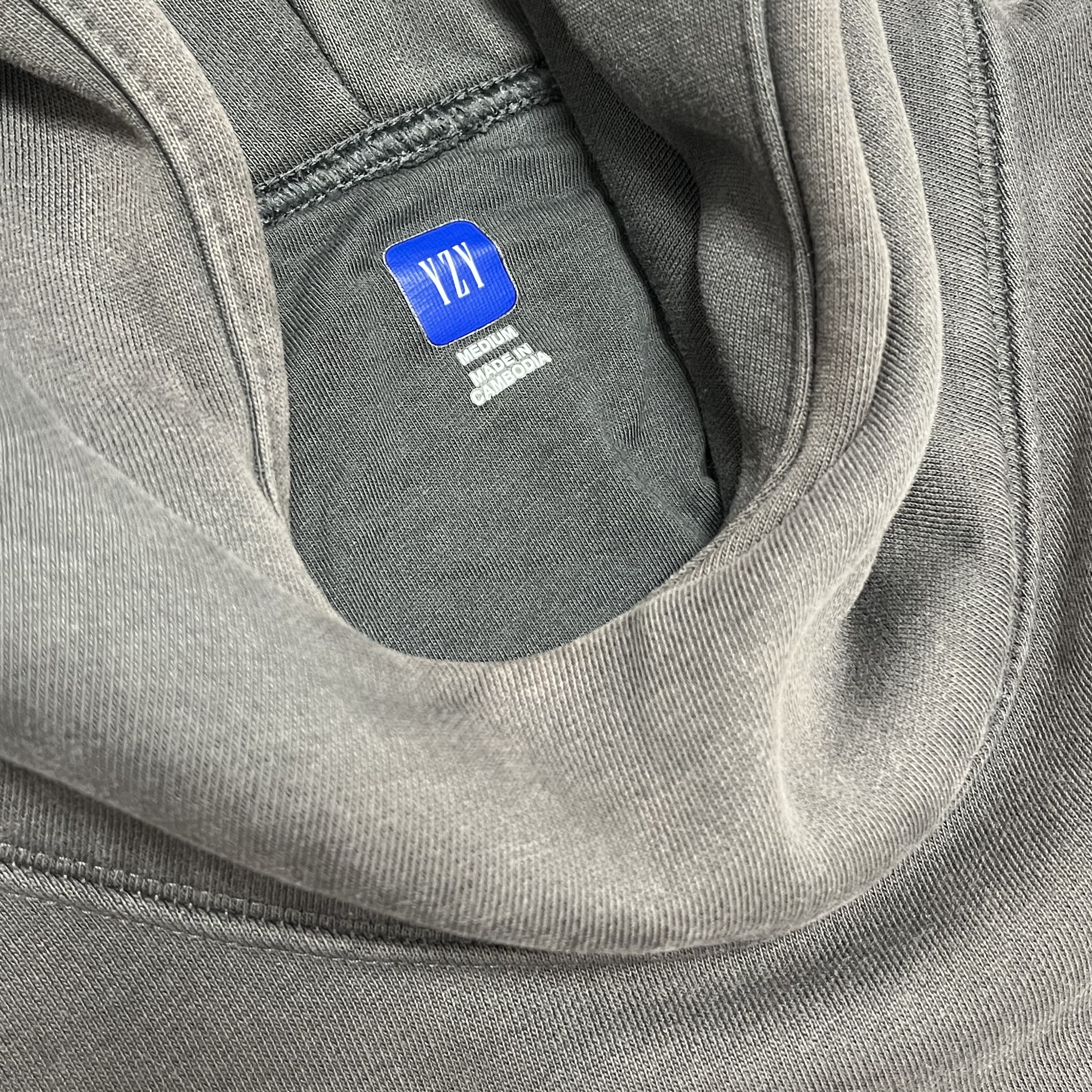 Yeezy Gap Engineered By Balenciaga Dove Hoodie Black 착용 스타일 - 3