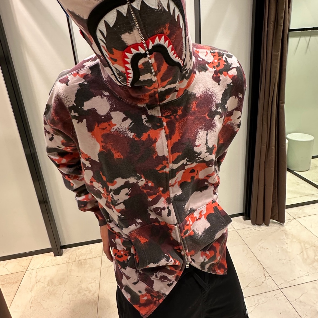 BAPE Map Camo Shark Relaxed Fit Full Zip Hoodie Red 착용 스타일