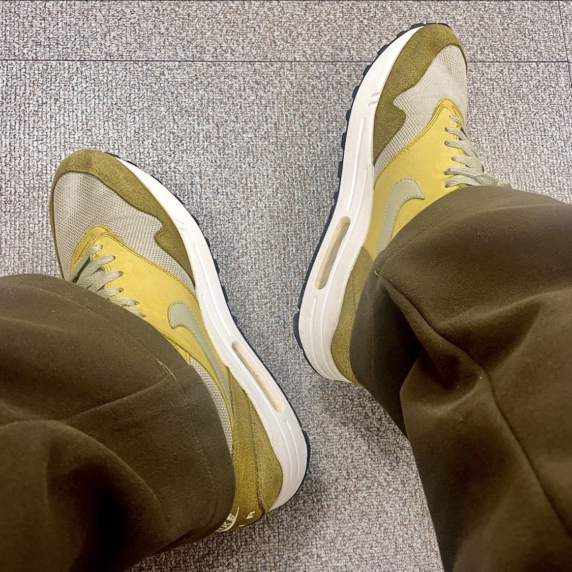 Nike Air Max 1 Curry Pack (Olive) 착용 스타일 - 2