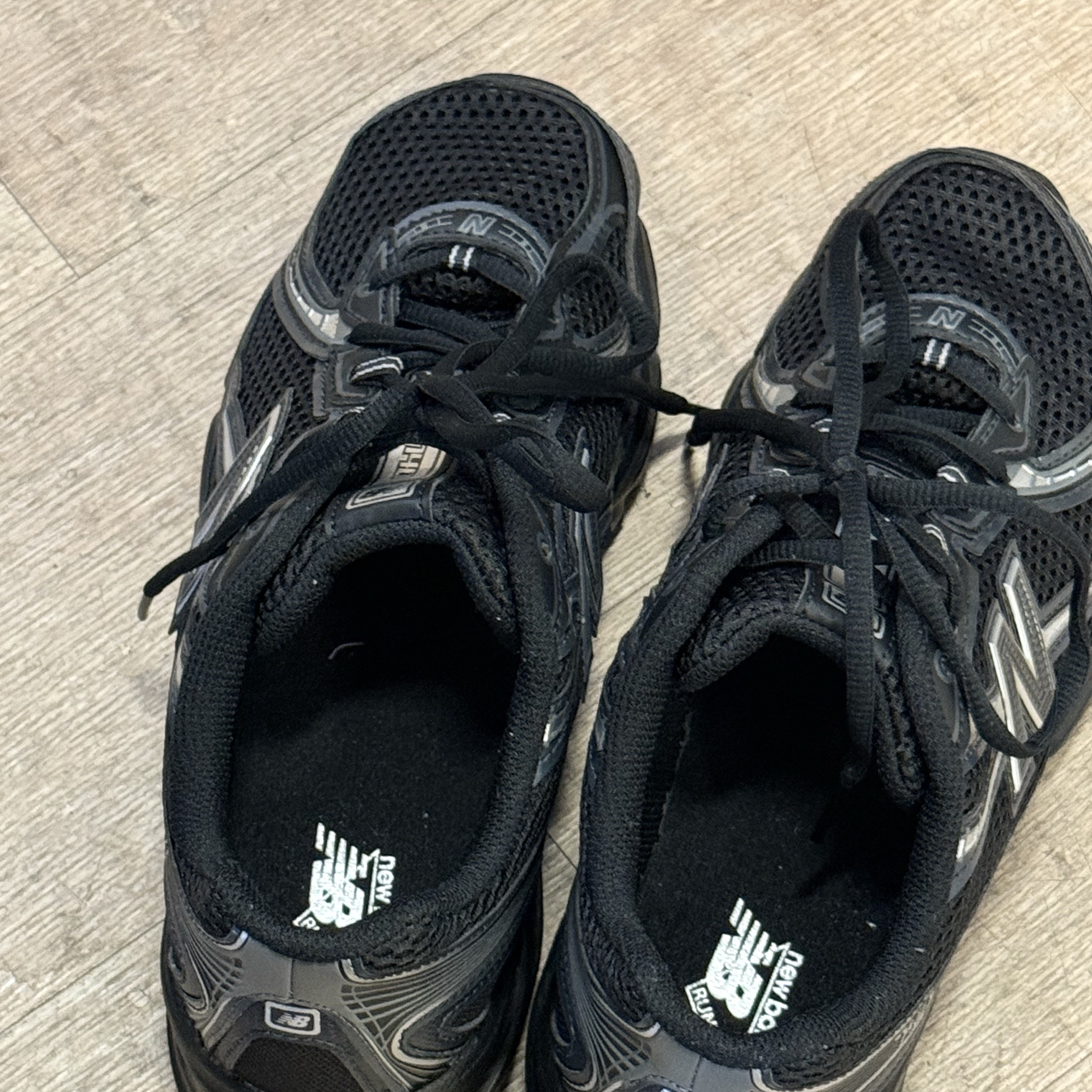 New Balance 740v2 Black Silver Metallic 착용 스타일