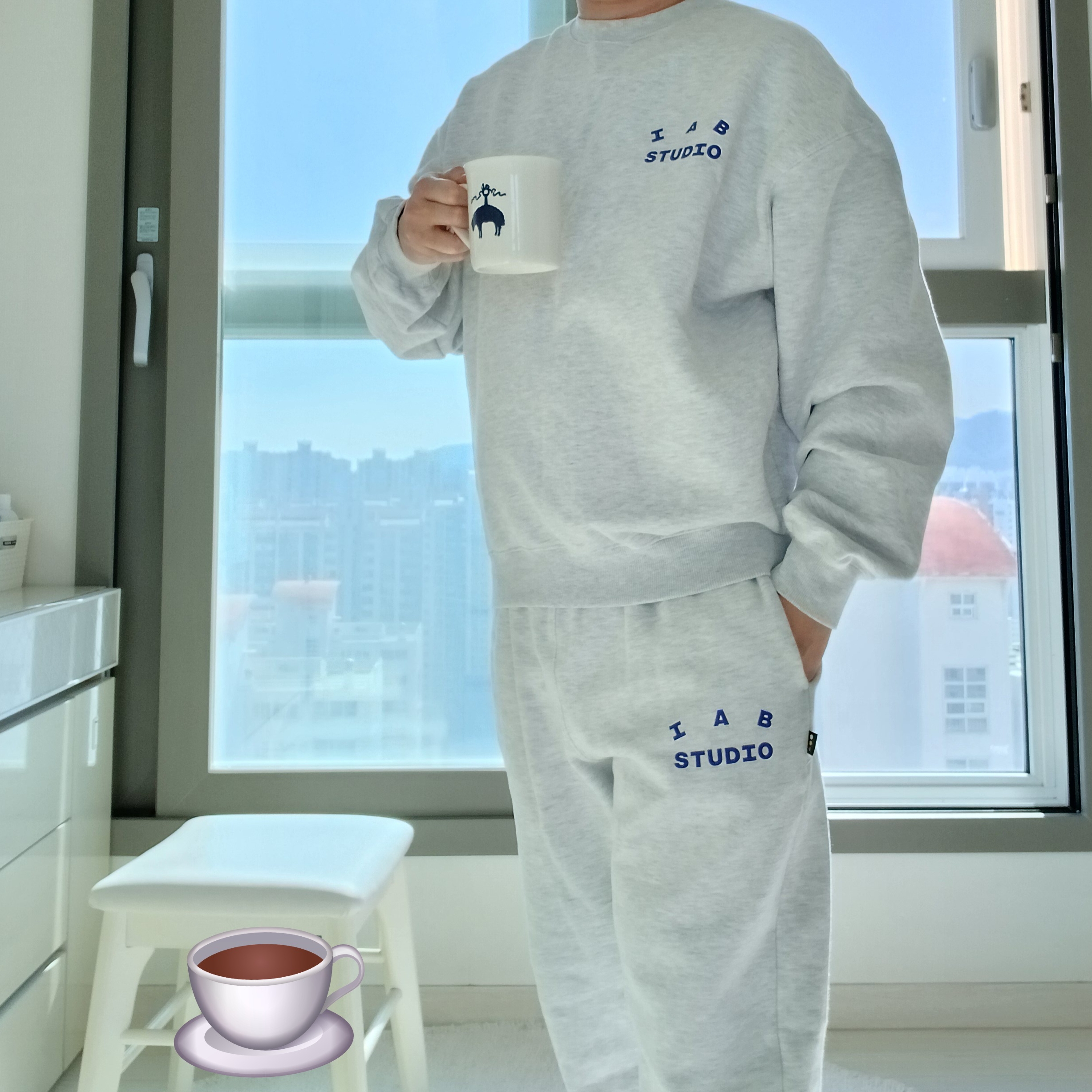 IAB Studio Sweatshirt Light Gray - 23FW, IAB Studio Sweatpants Light Gray 착용 스타일 - 1