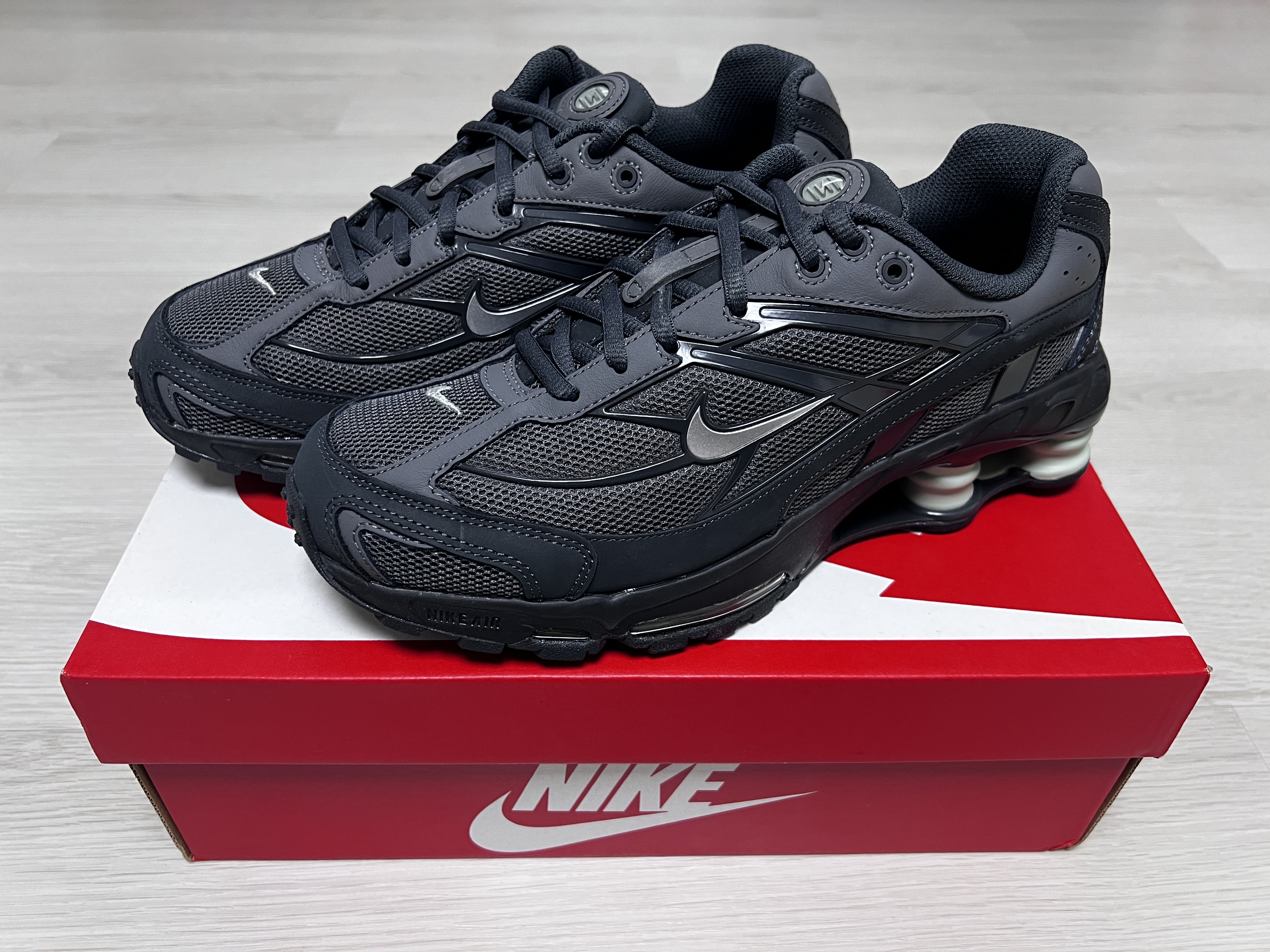 Nike Shox Ride 2 Iron Grey and Anthracite 착용 스타일