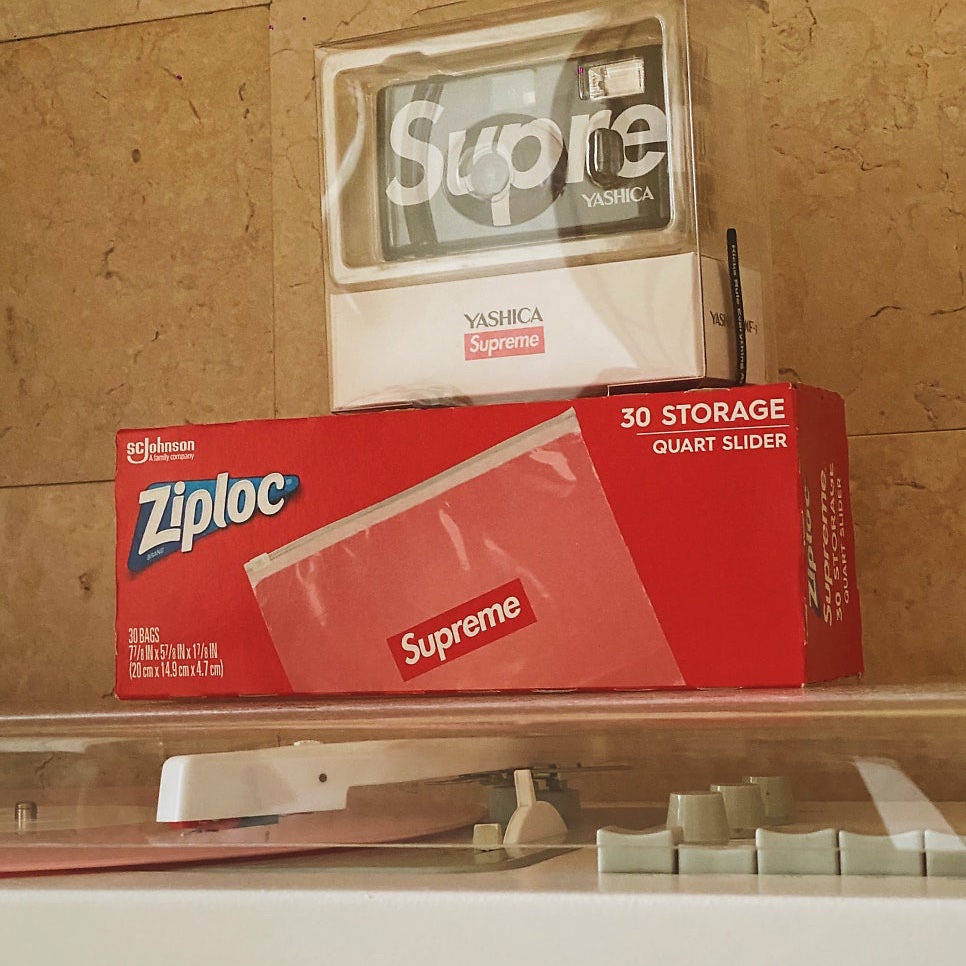Supreme Ziploc Bags (Box of 30) 착용 스타일
