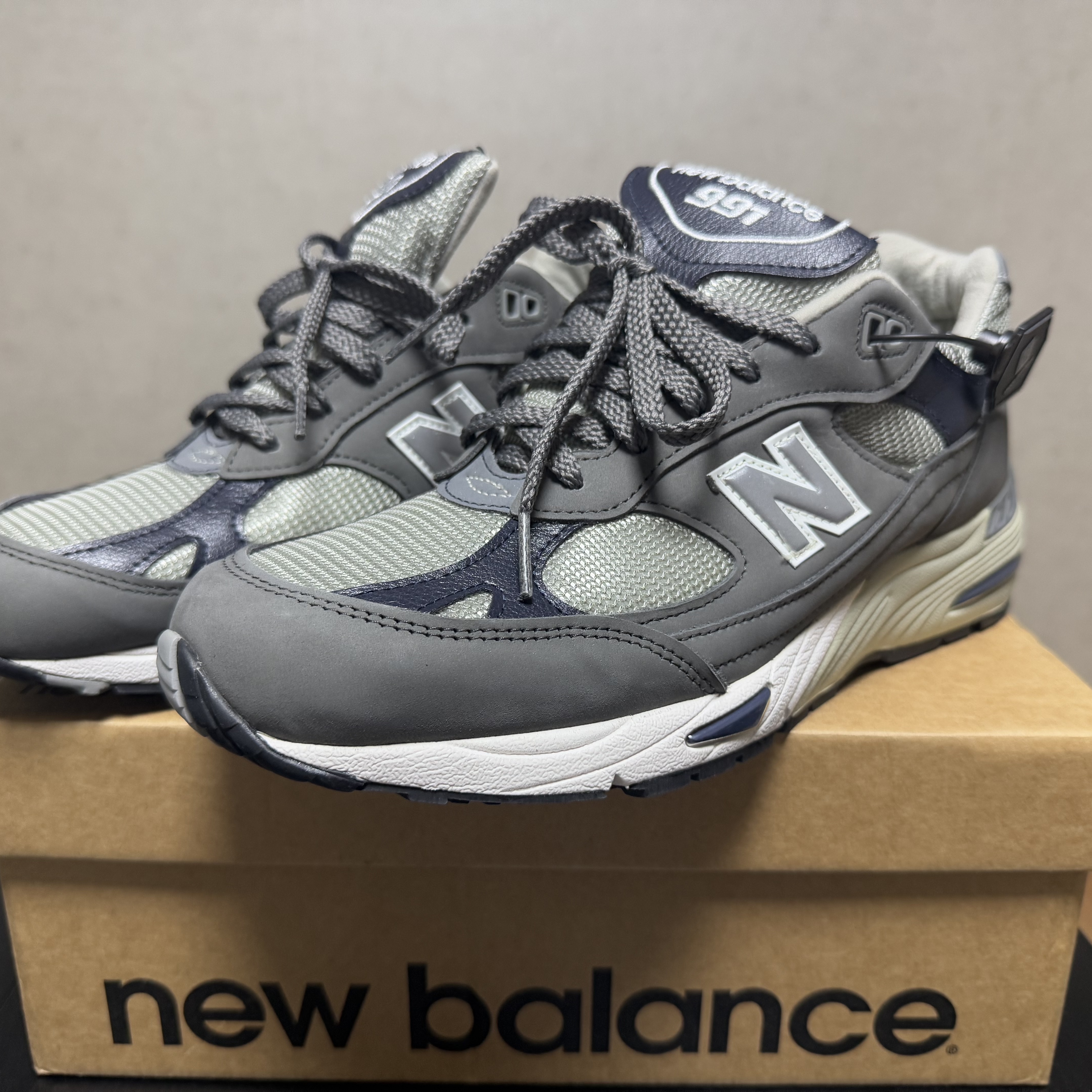 New Balance 991 Made in UK Castlerock Navy 착용 스타일