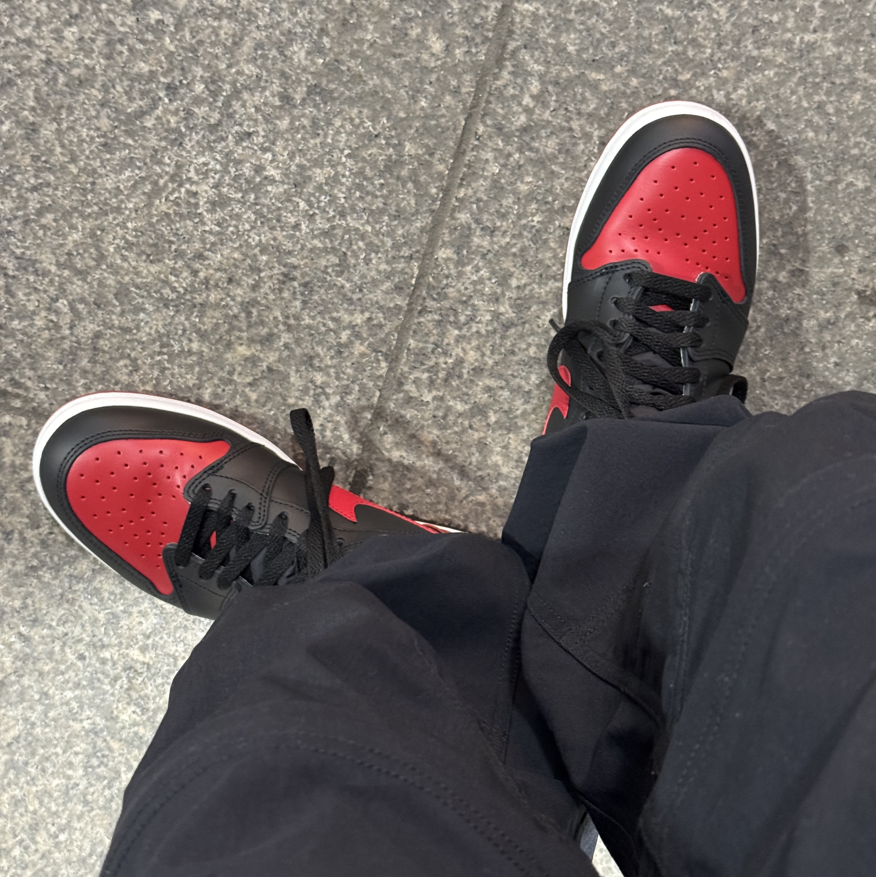 Jordan 1 High 85 Bred, Nike ACG Smith Summit Cargo Pants Black Anthracite - US/EU 착용 스타일