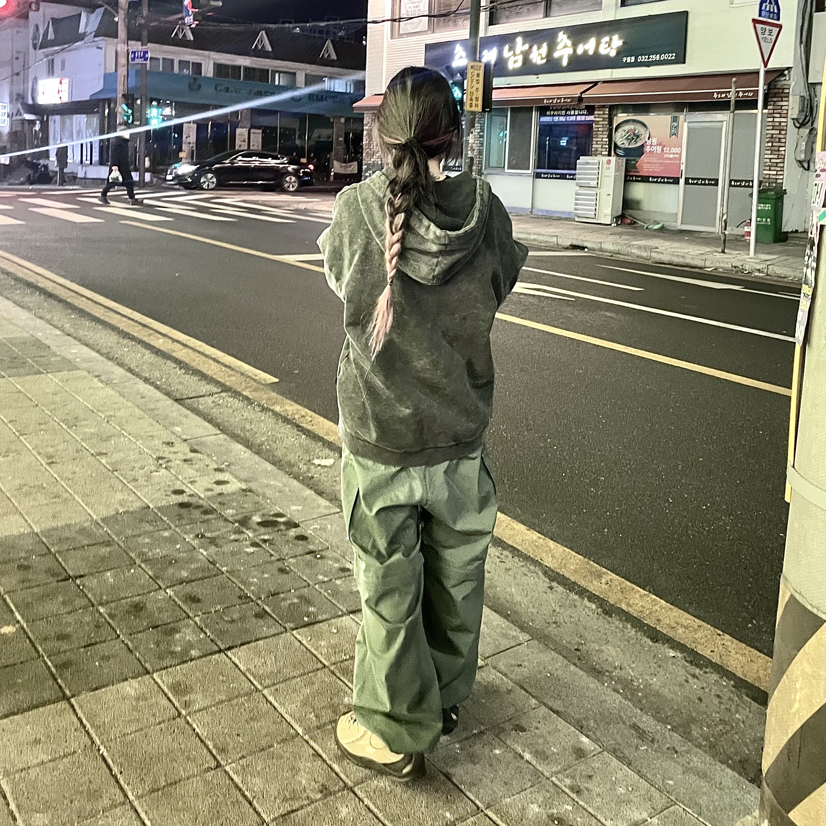 Keen Jasper Suede Sneakers Khaki Iguana 착용 스타일