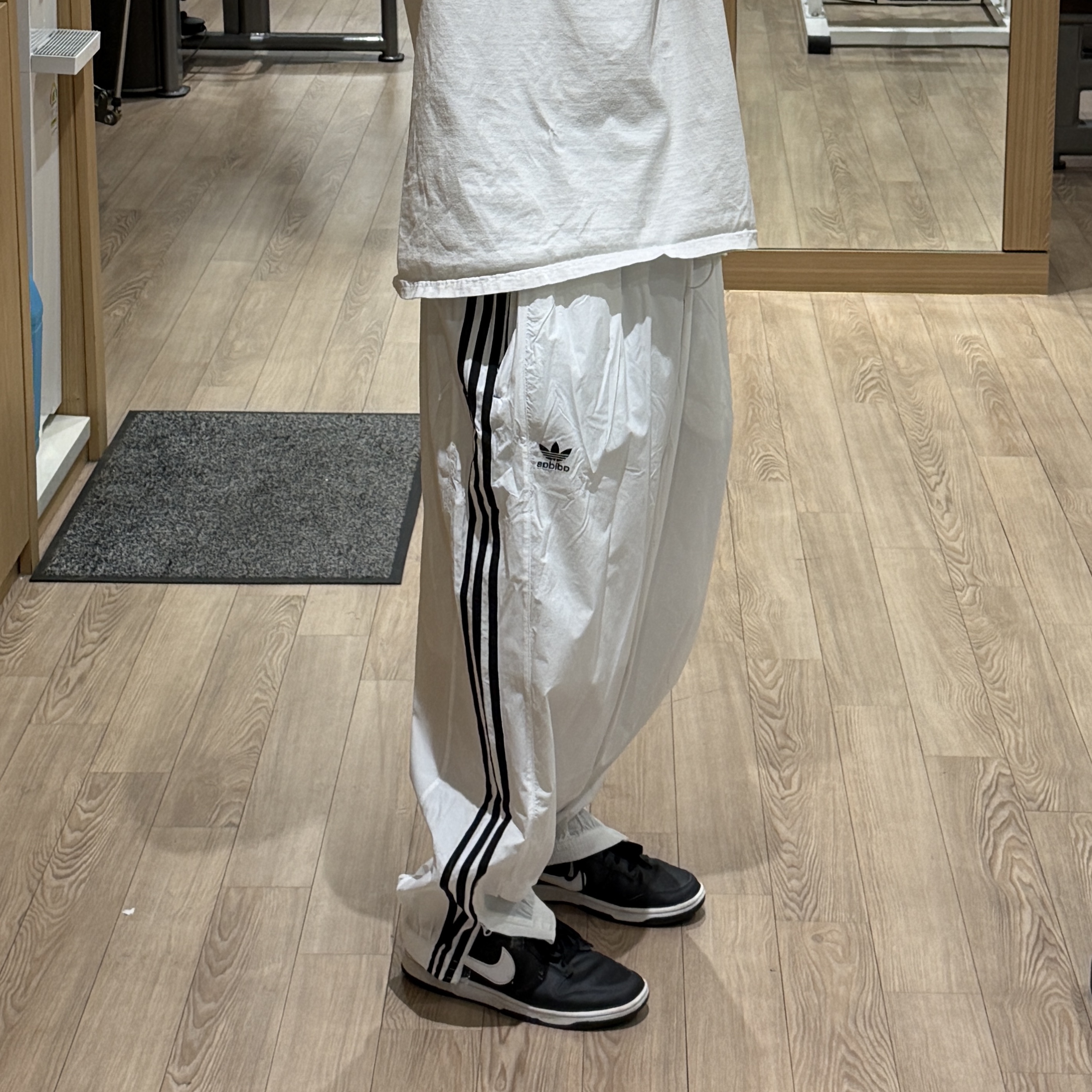 Adidas x Yeseyesee Blues-Like Track Pants White - KR Sizing 착용 스타일 - 3