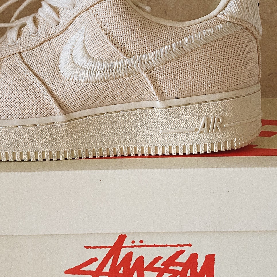 Nike x Stussy Air Force 1 Low Fossil 착용 스타일 - 2