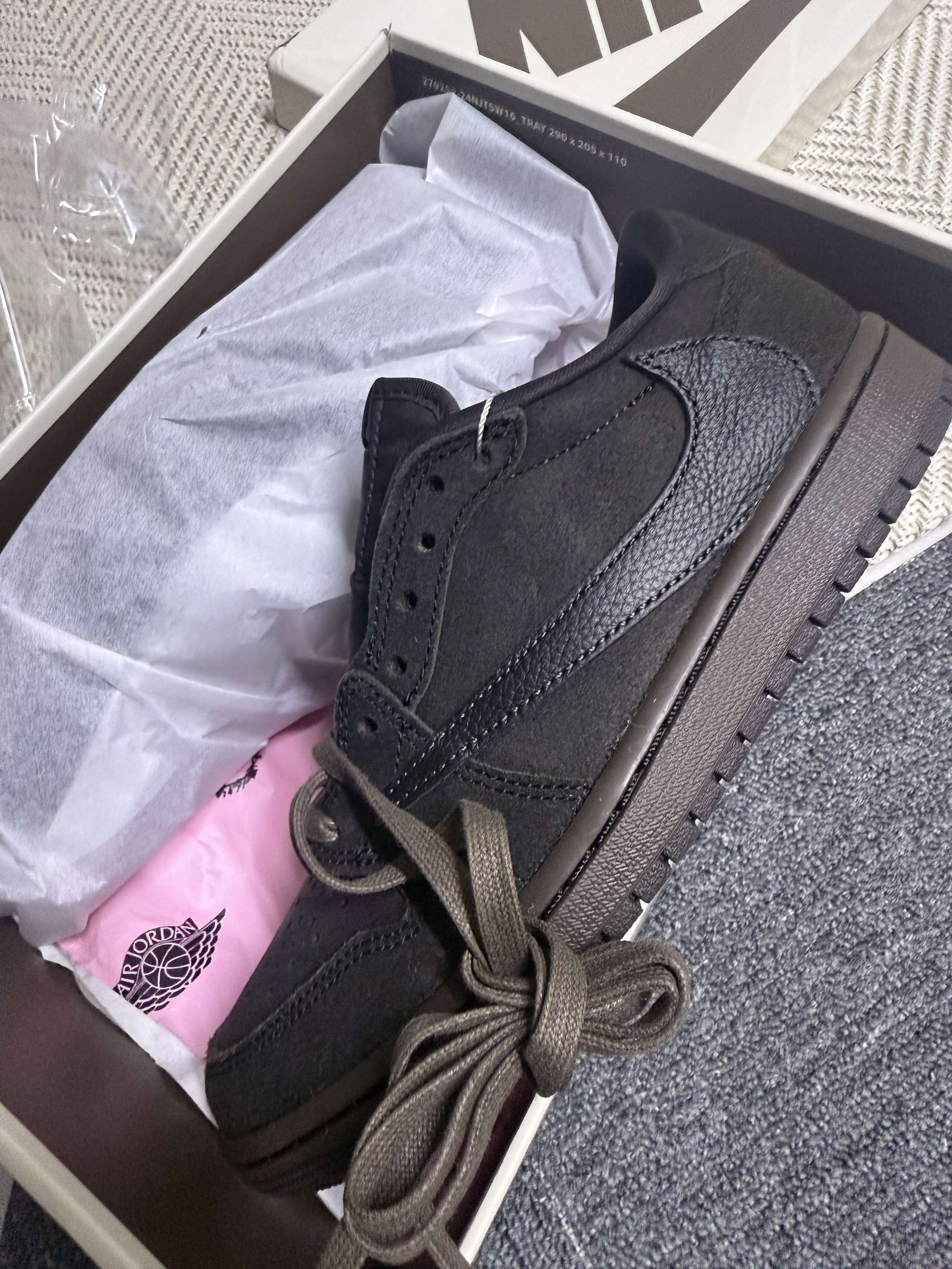 Jordan 1 x Travis Scott Retro Low OG SP Velvet Brown and Dark Mocha 착용 스타일