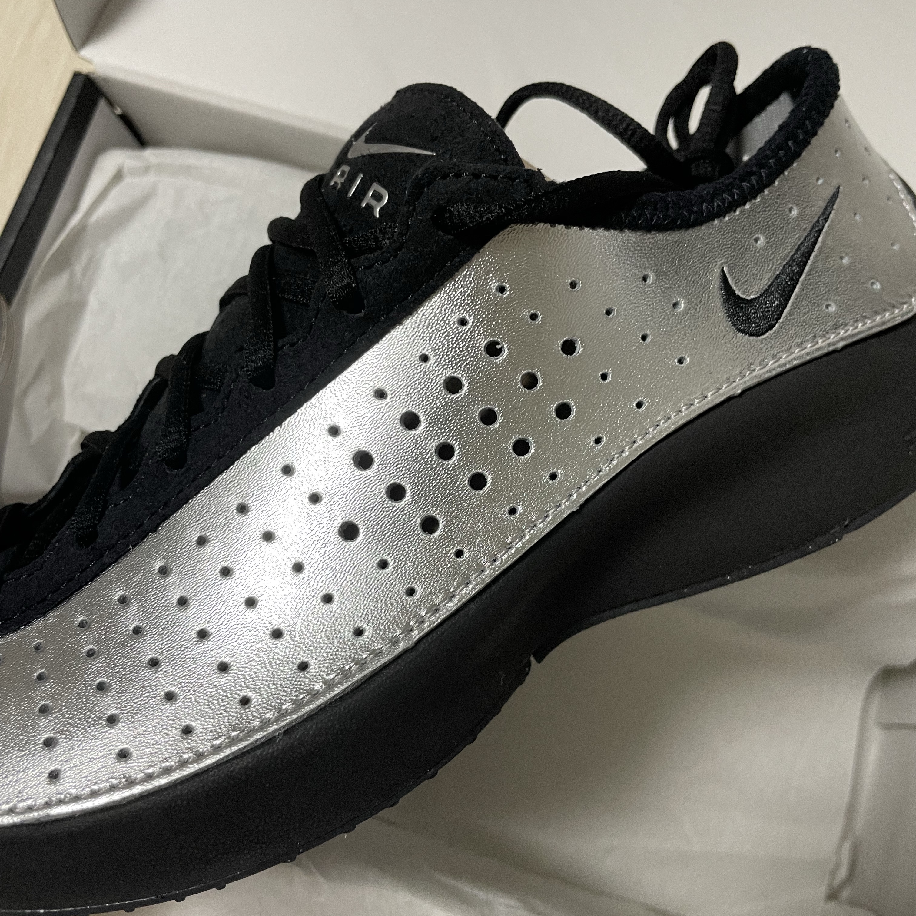 (W) Nike Air Superfly Metallic Silver and Black 착용 스타일