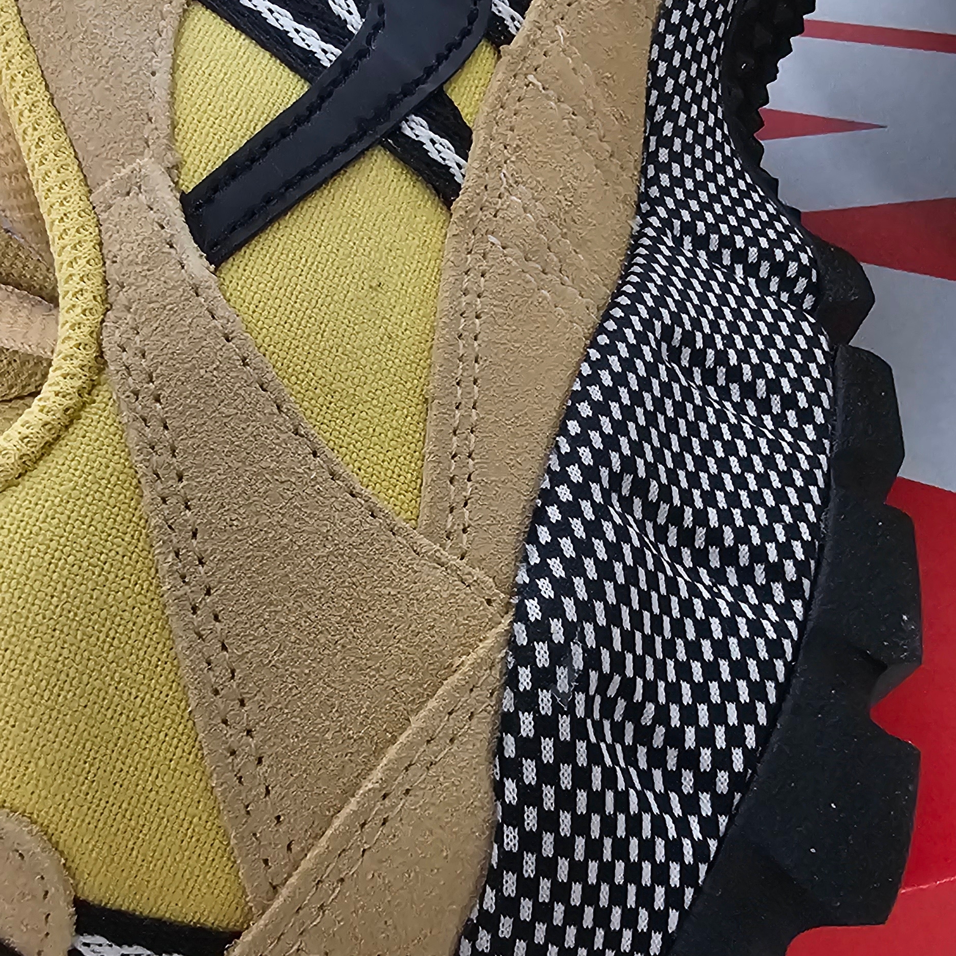 (W) Nike Air Humara Sesame Saturn Gold, Nike ACG Smith Summit Cargo Pants Black Anthracite - Asia 착용 스타일 - 4