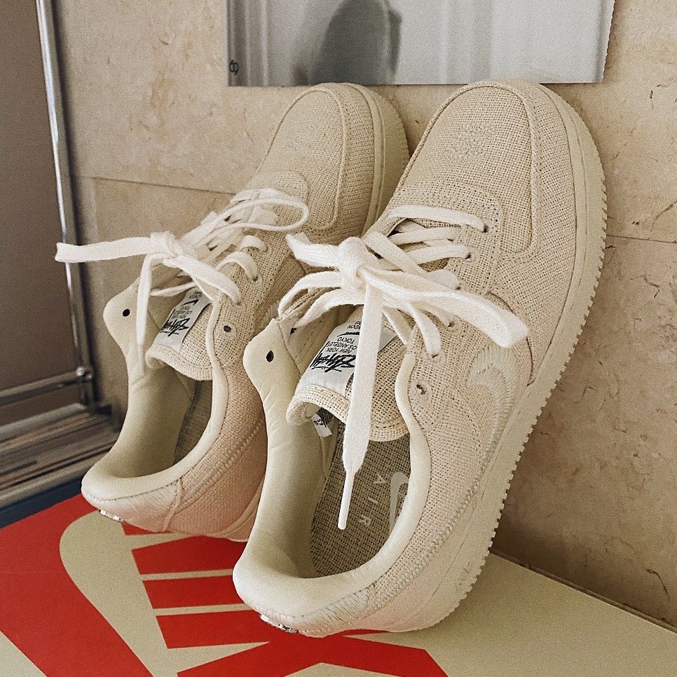 Nike x Stussy Air Force 1 Low Fossil 착용 스타일 - 3