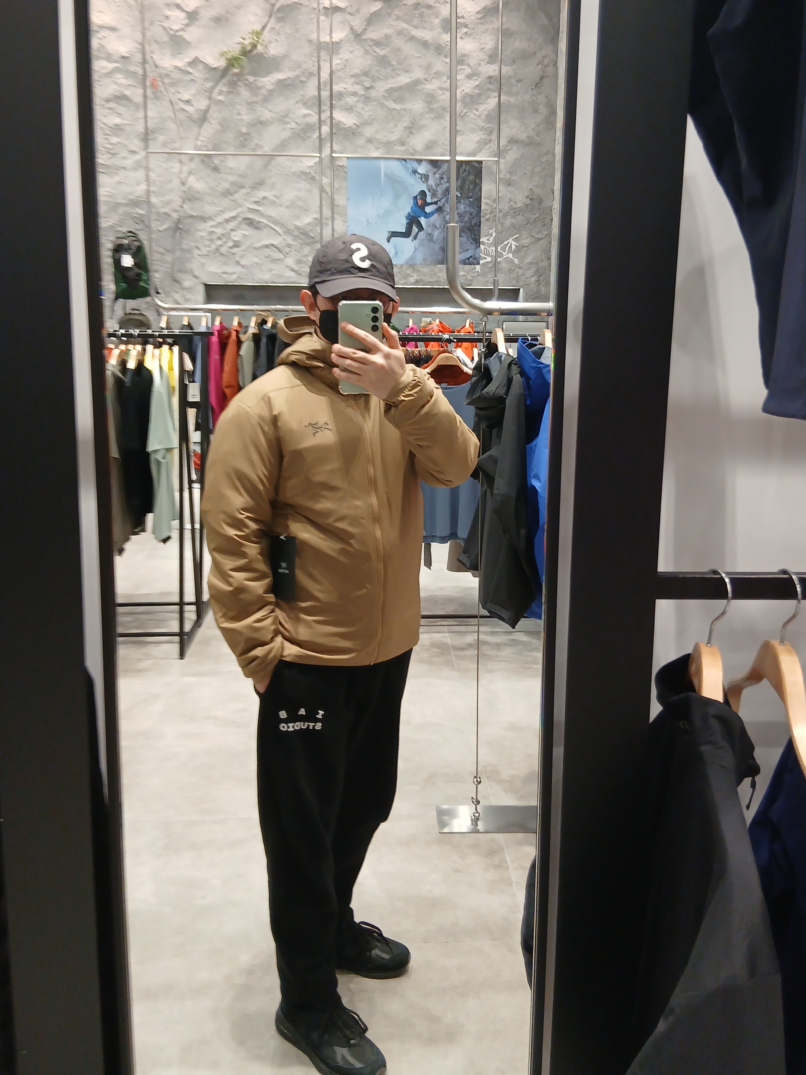 Supreme Cordura Ripstop S Logo 6-Panel Black - 23SS, New Balance x Stone Island 991v2 Made in UK Black 착용 스타일 - 1