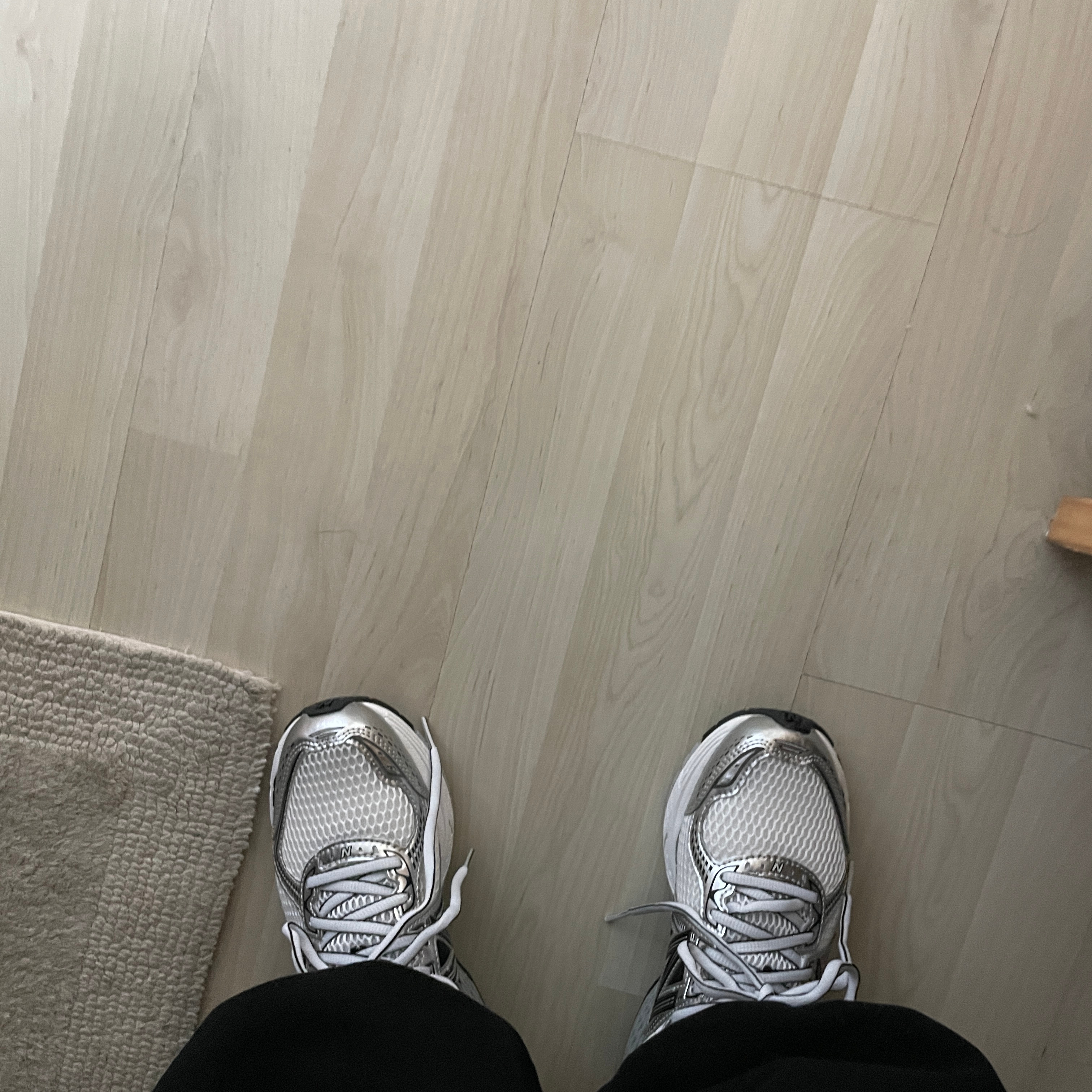 New Balance 860v2 White Black 착용 스타일