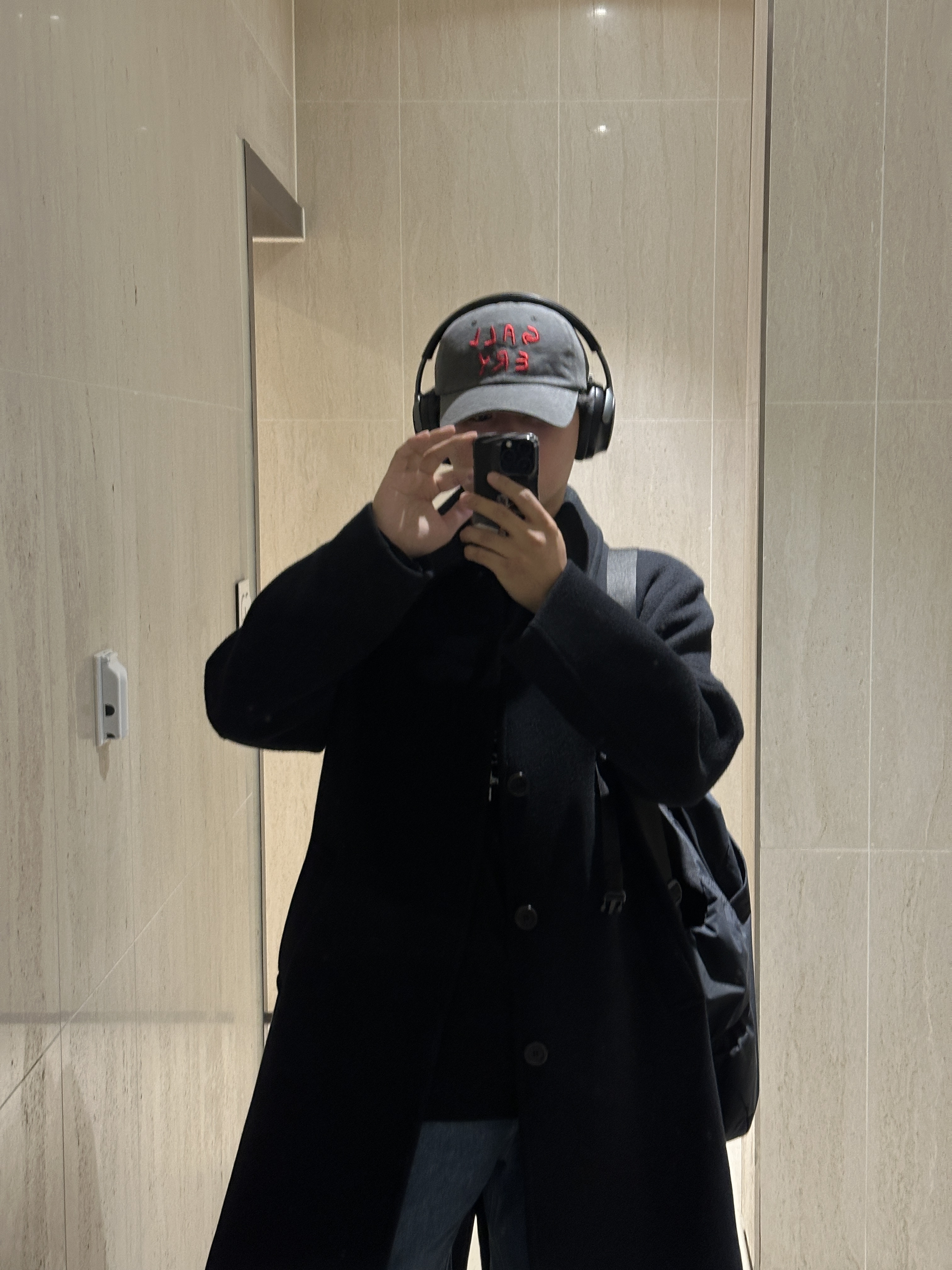 BOSE QC Ultra Black (Korean Ver.), Amomento Mens Single Breasted Long Coat Black - 24FW 착용 스타일 - 10