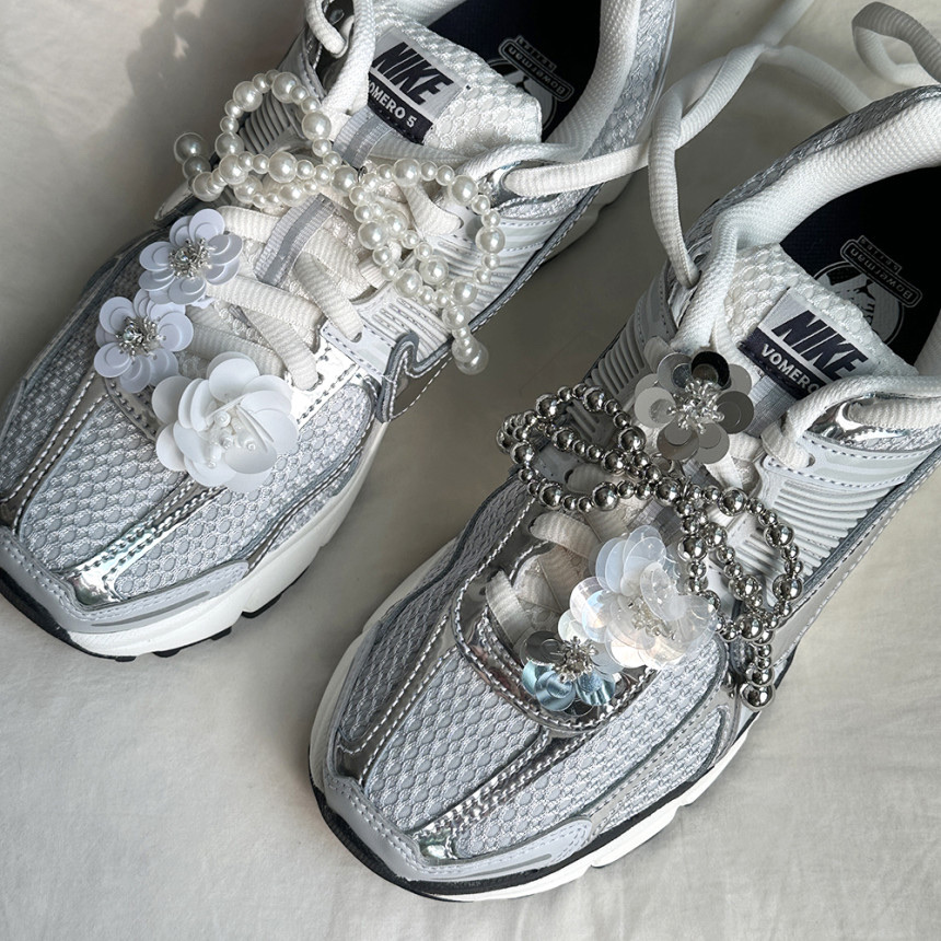 Nike Zoom Vomero 5 Photon Dust Gridiron, (W) Nike Zoom Vomero 5 Photon Dust and Metallic Silver 착용 스타일
