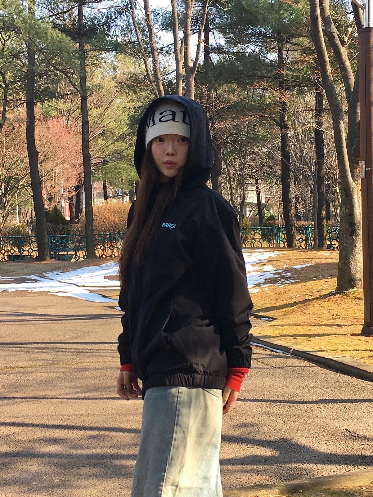 마뗑킴 로고 자카드 숏 비니 화이트, 반스 슬립온 체커보드 착용 스타일 - 10