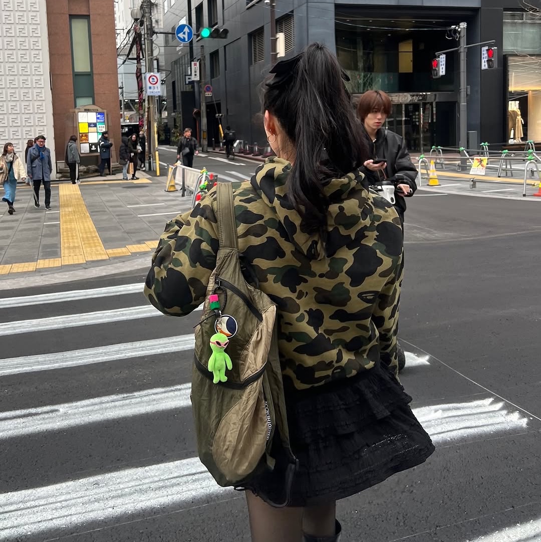 Ticket To The Moon Mini Backpack 15L Army Green Khaki 착용 스타일