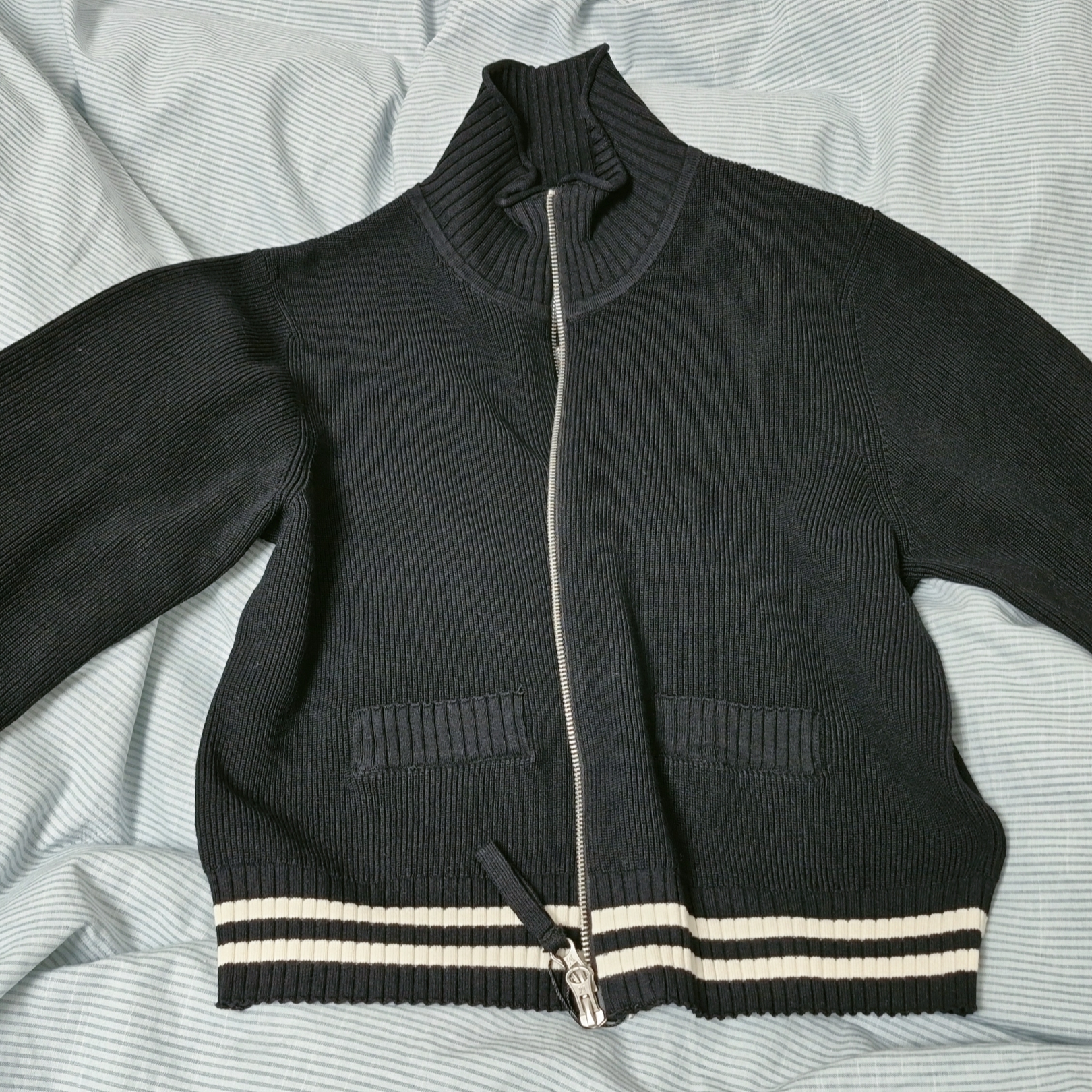 Matin Kim Spell Point Stripe Knit Cardigan Black 착용 스타일