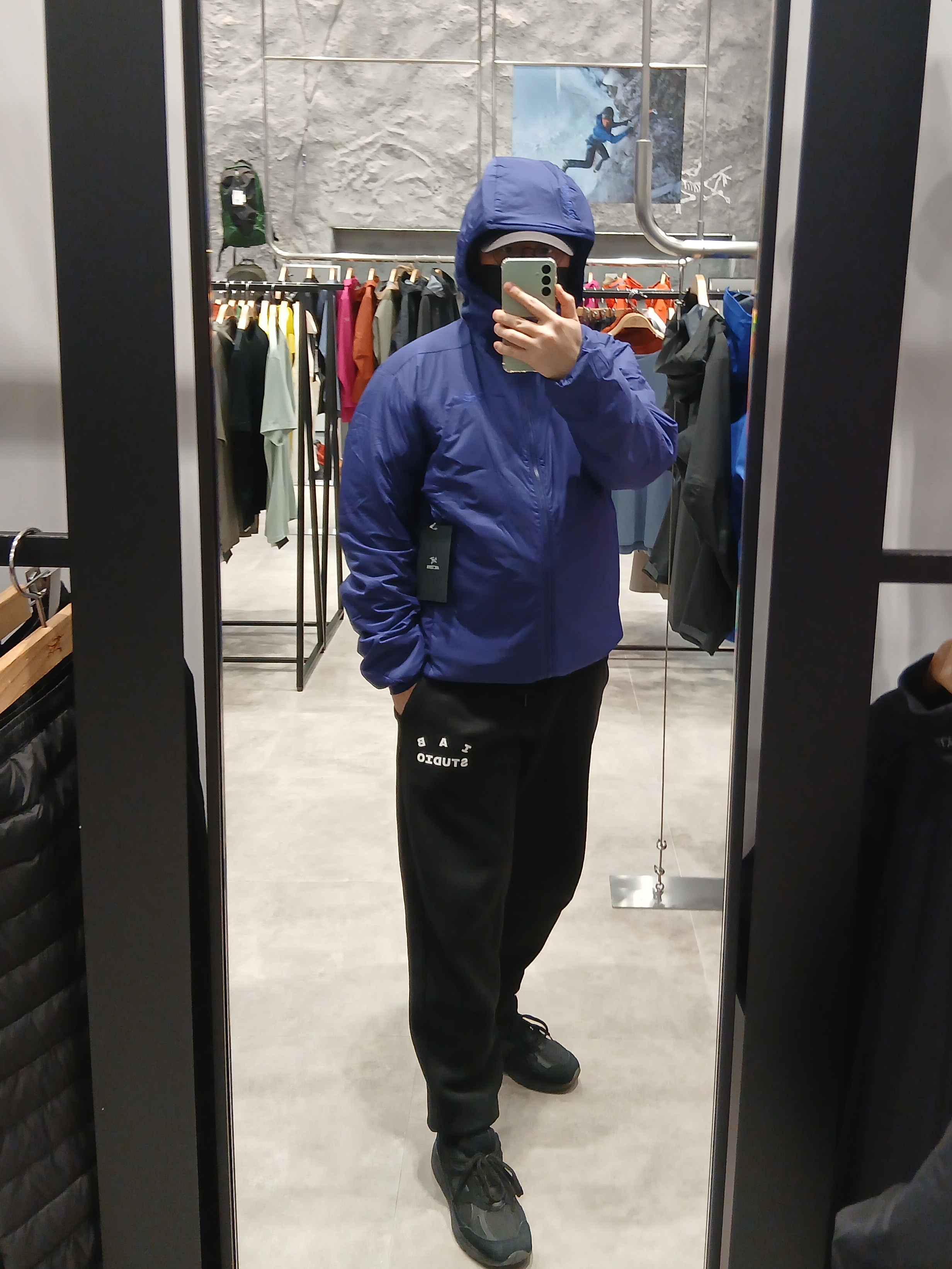 Arc'teryx Atom Hoody Soulsonic, New Balance x Stone Island 991v2 Made in UK Black 착용 스타일 - 1