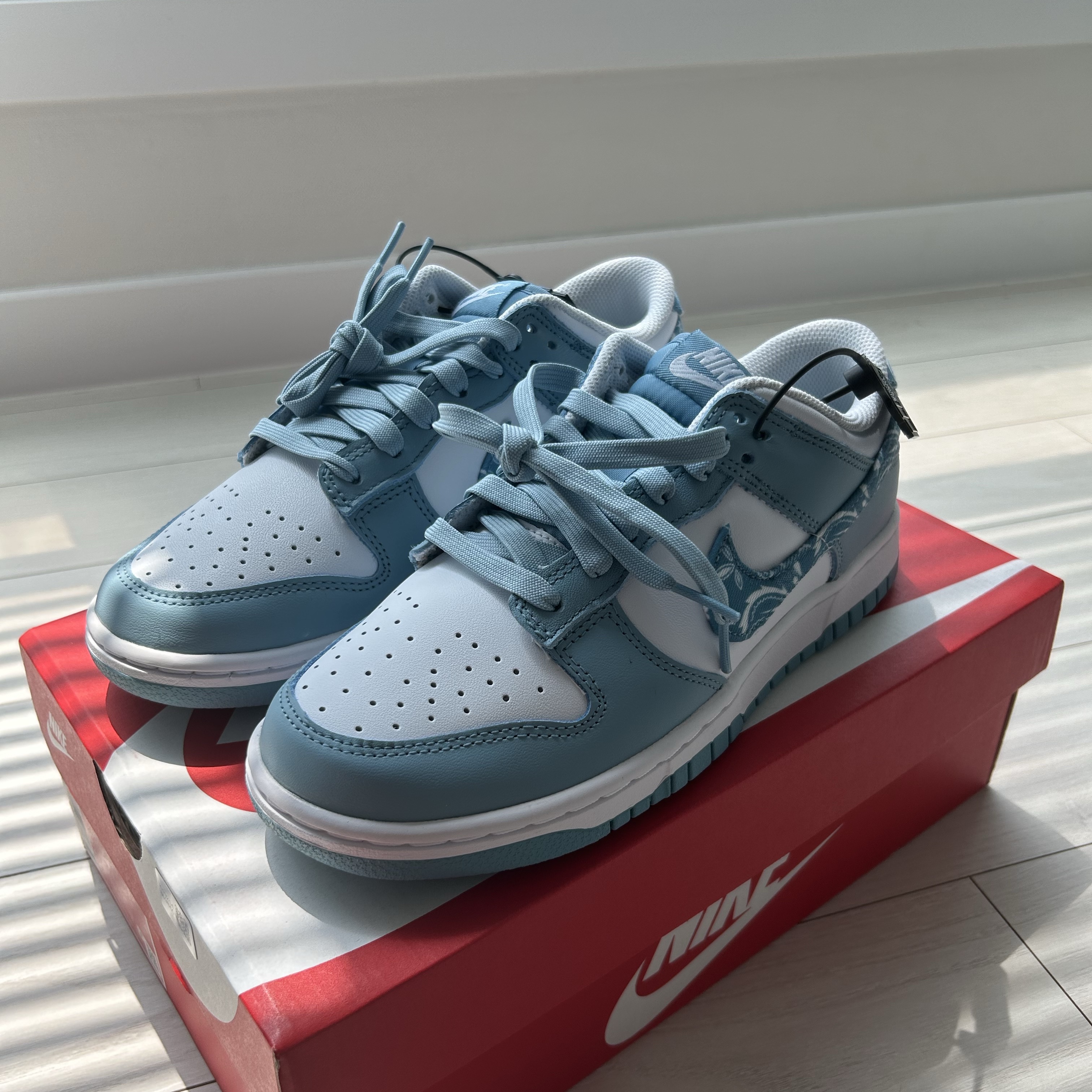 (W) Nike Dunk Low Essential Blue Paisley 착용 스타일
