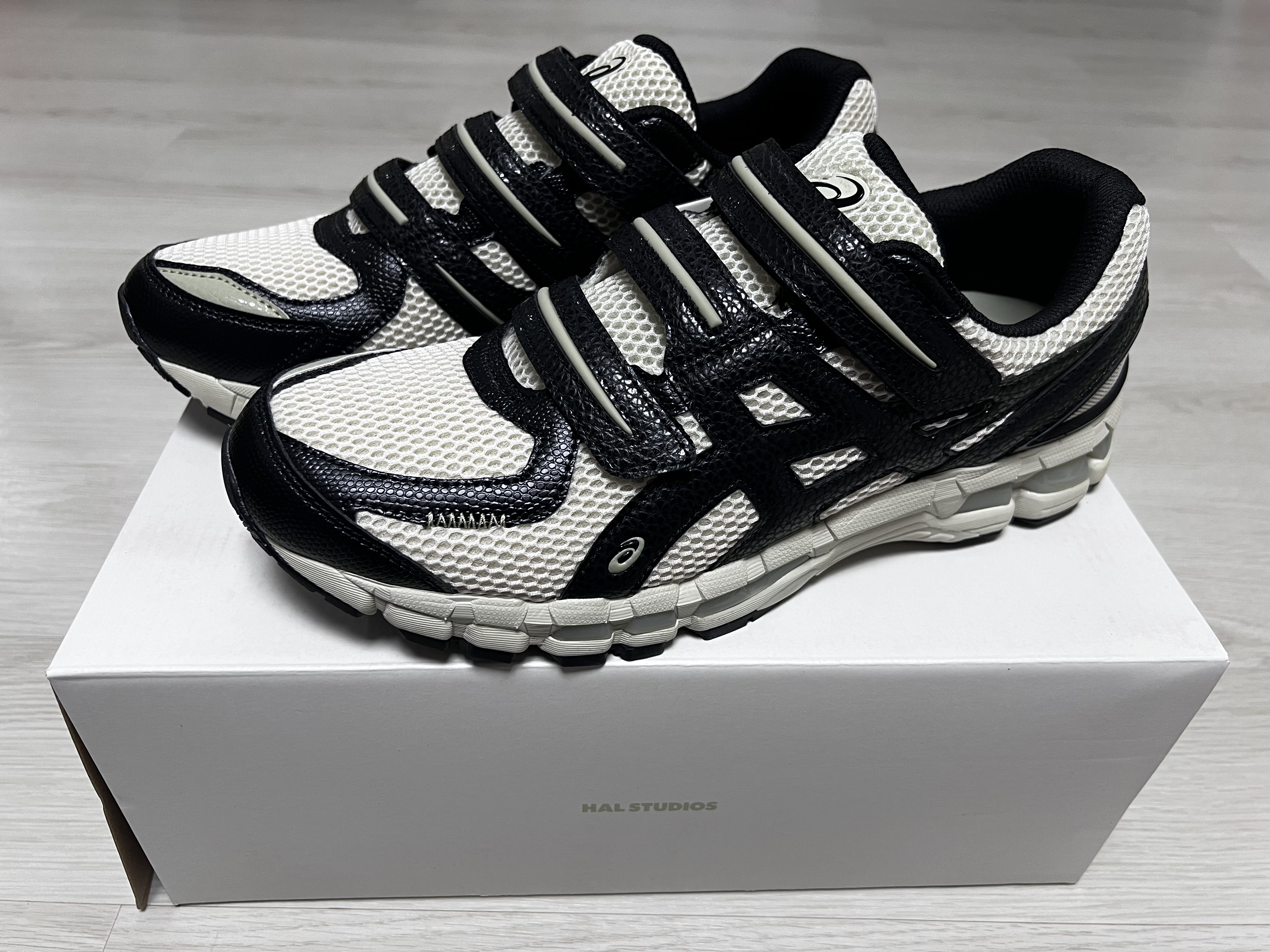 Asics x Hal Studios Gel-Kayano 20 Bone 착용 스타일