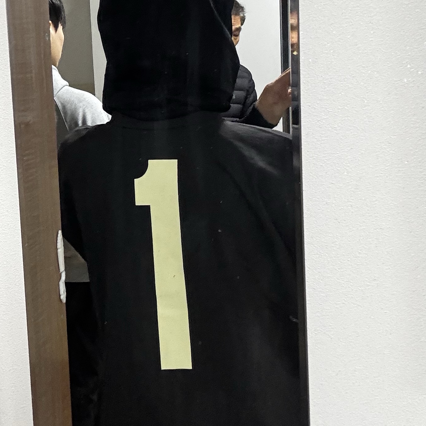 Yeezy One Box T-Shirt Black 착용 스타일