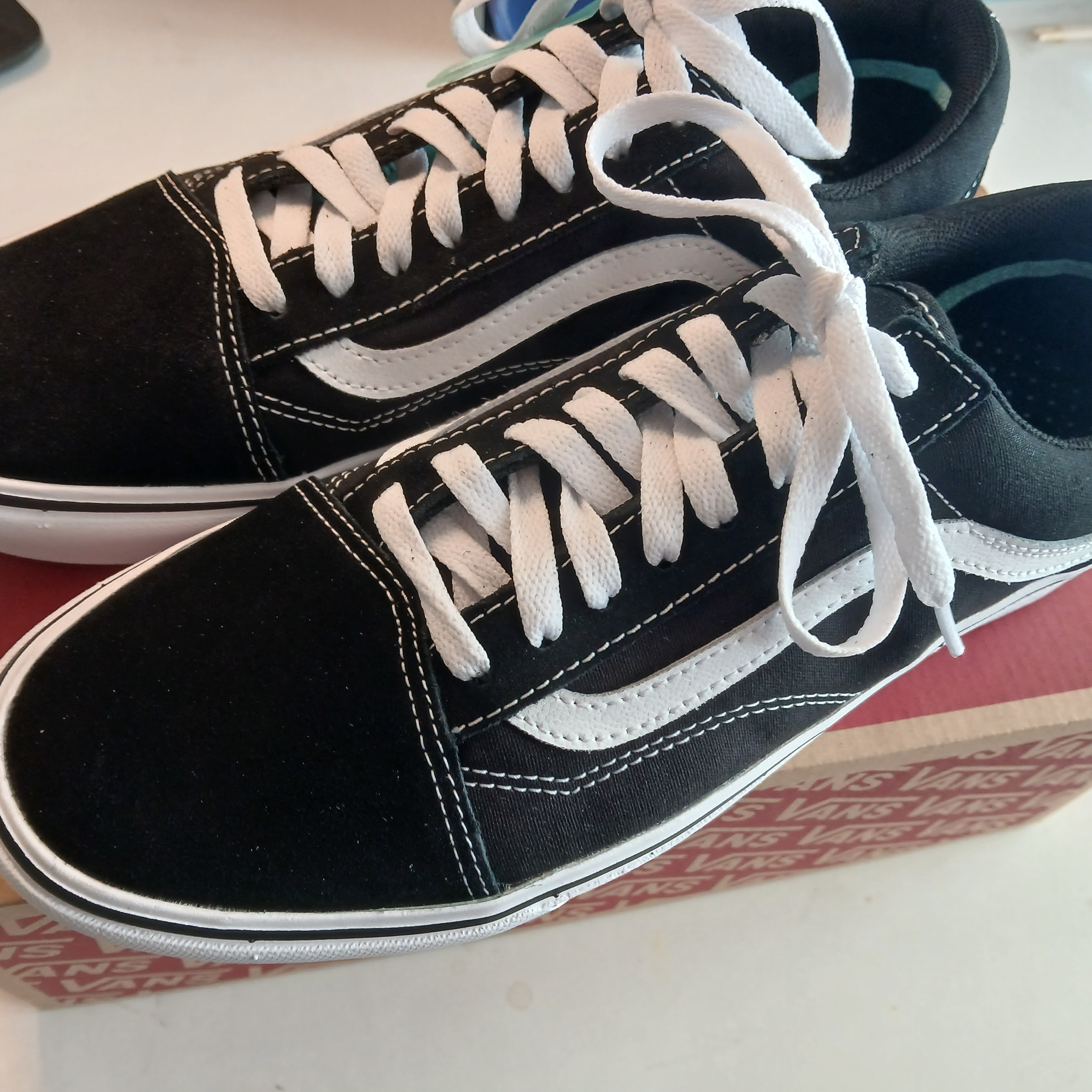 Vans ComfyCush Old Skool Black True white 착용 스타일