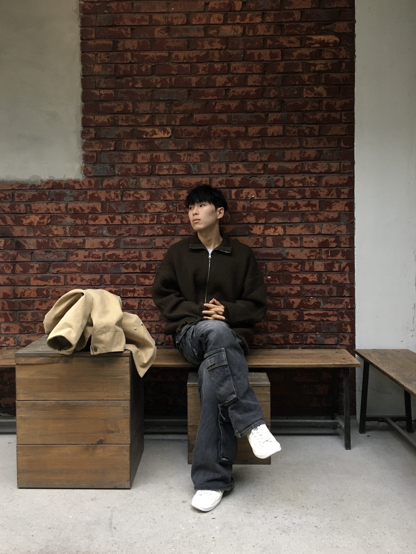 발렌시아가 x 아디다스 스탠 스미스 오프 화이트 착용 스타일 - 1