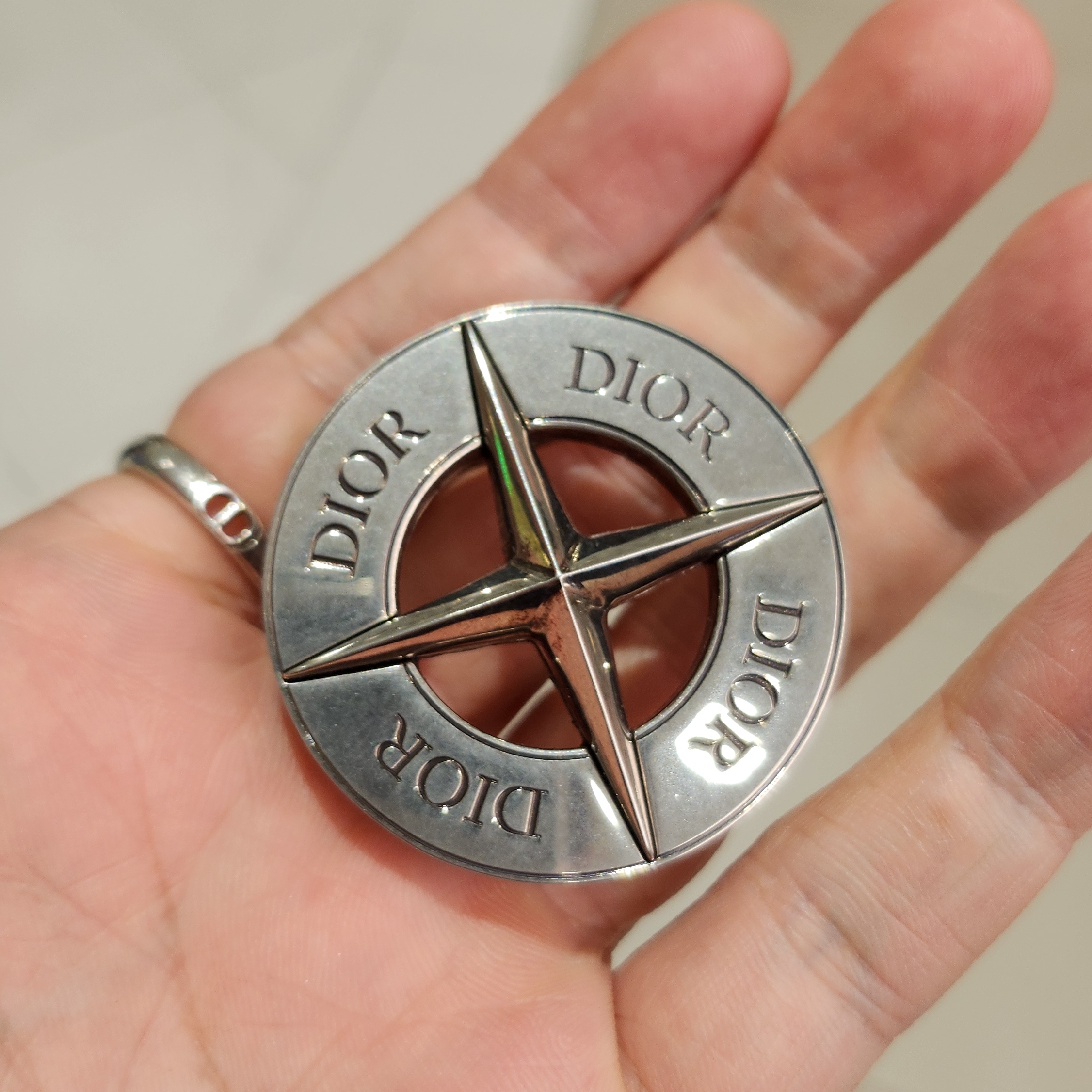 Dior x Stone Island Belt Buckle Brass 35mm Palladium-Finish 착용 스타일