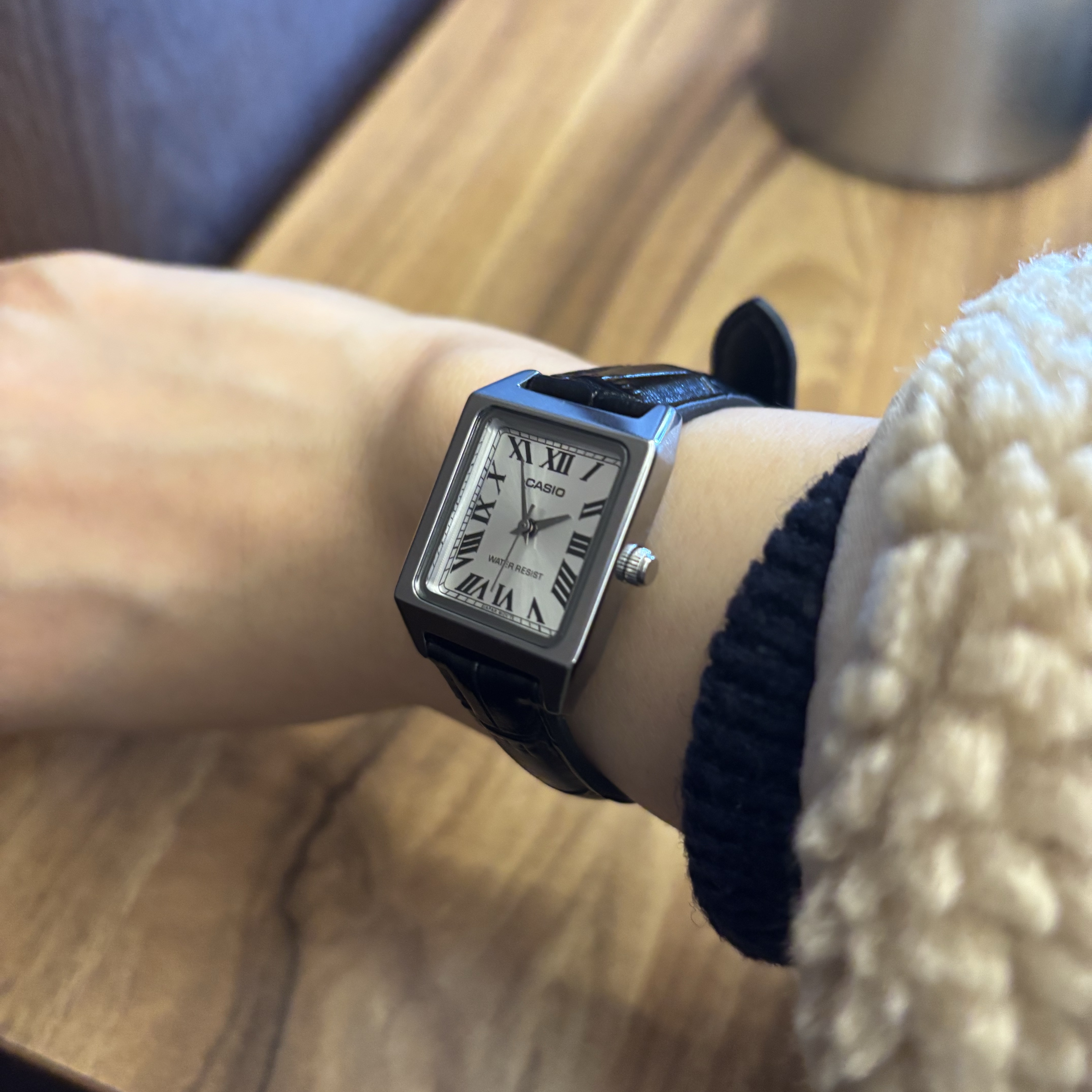 Casio LTP-V007L-7B1 착용 스타일