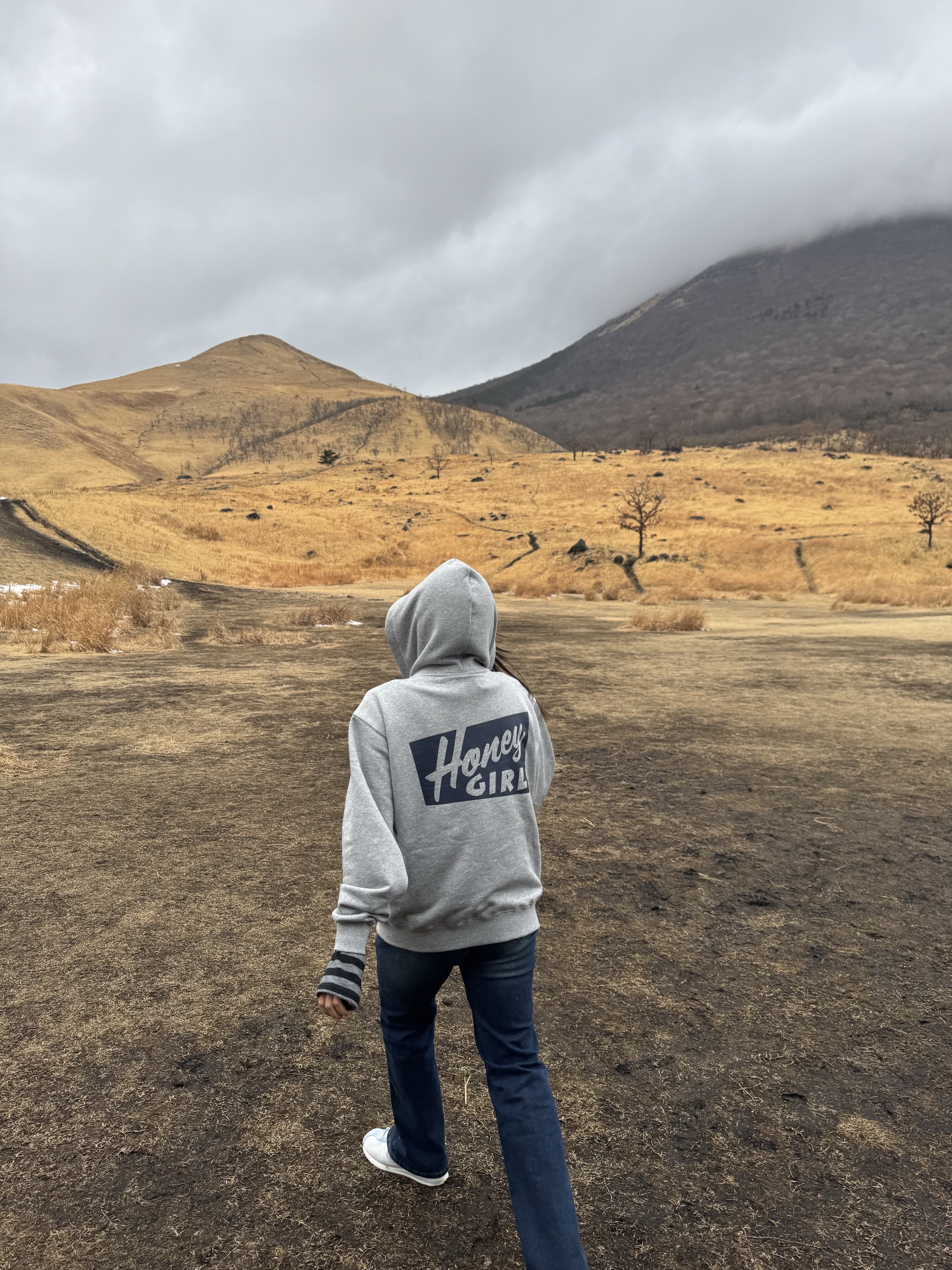 Honey Scoop House Honey Girl Zip up Hooded Sweatshirt Grey 착용 스타일 - 2