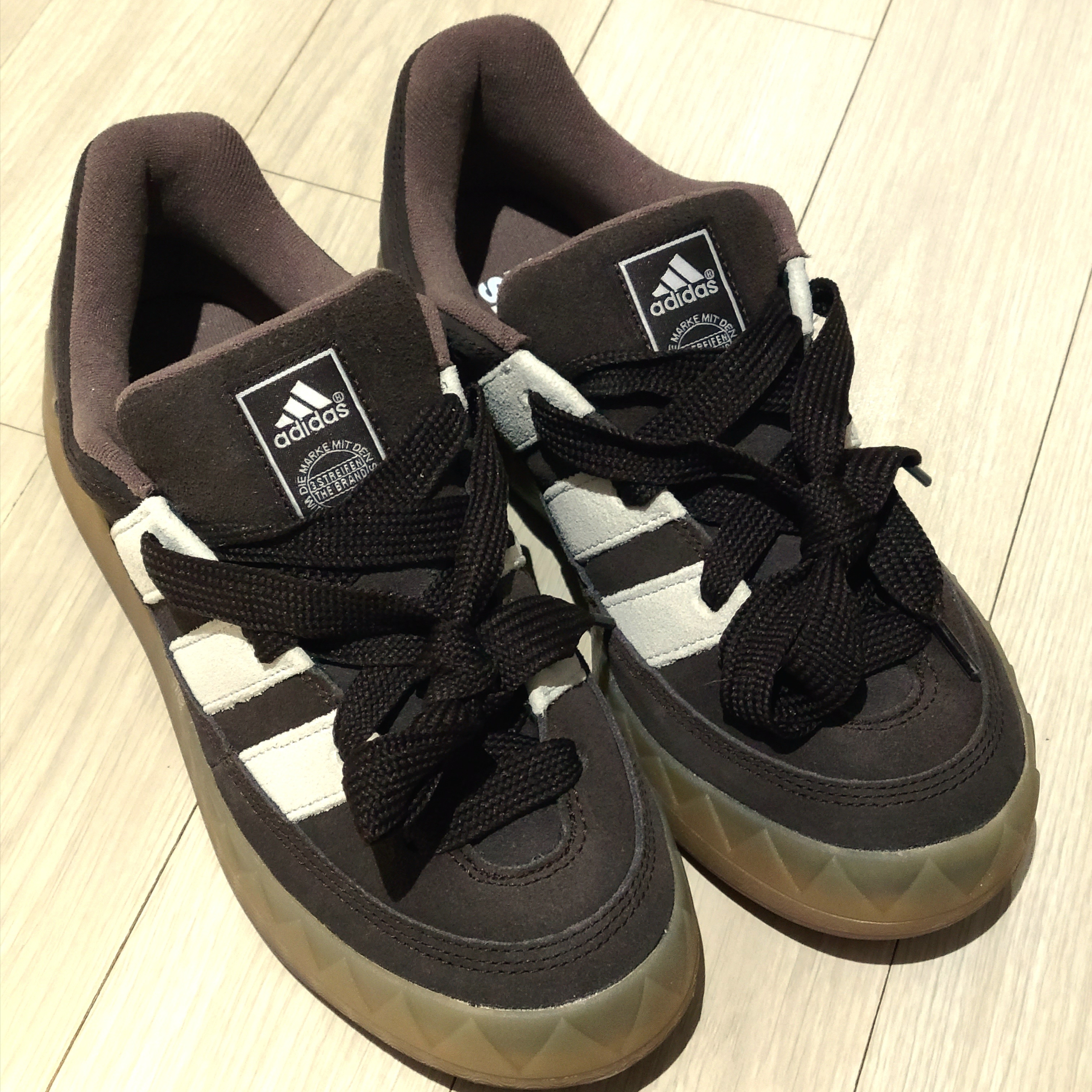 Adidas Adimatic Dark Brown Cloud White 착용 스타일 - 1