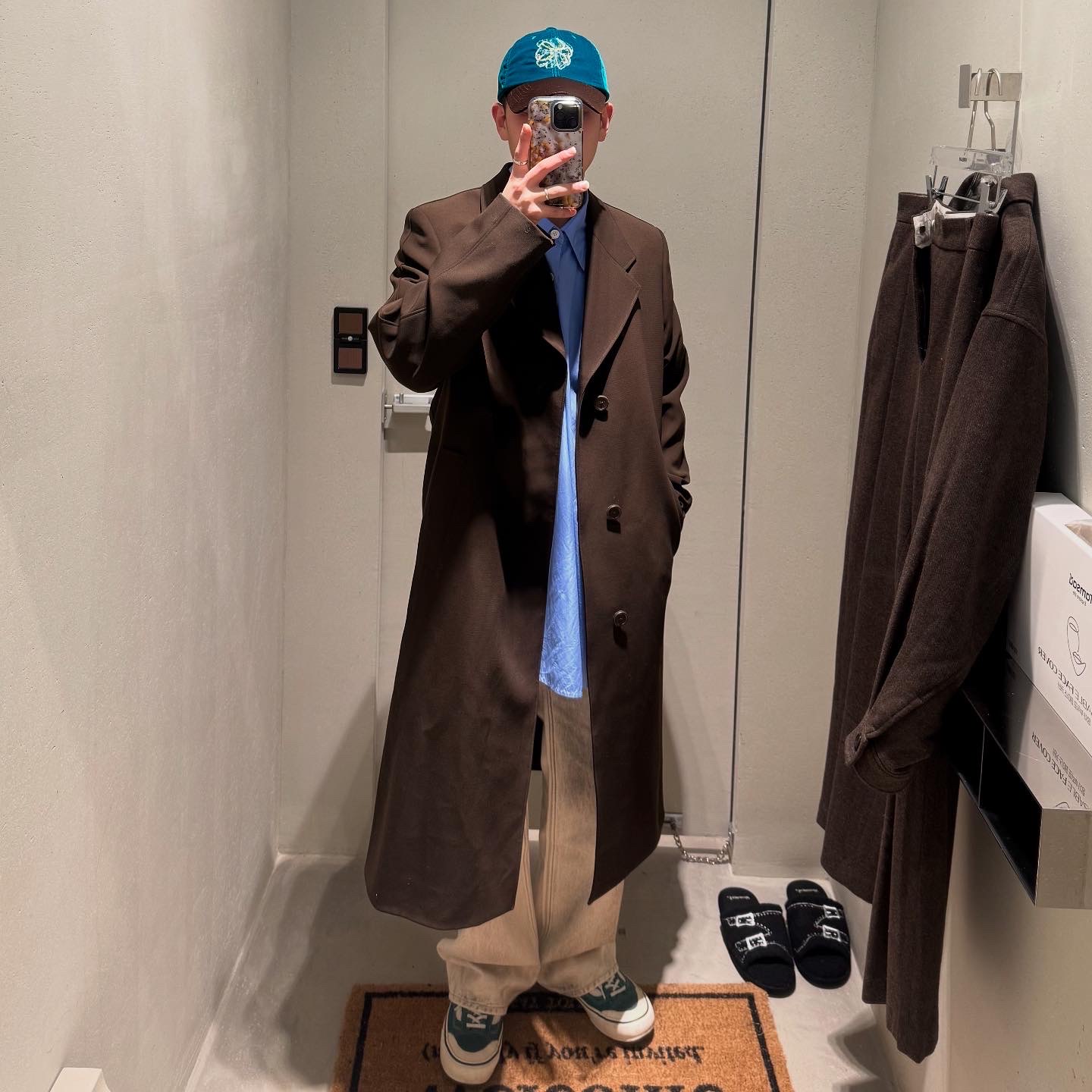 Our Legacy Uniform Coat Brown Exquisite Wool, Our Legacy Borrowed Shirt Police Blue Poplin 착용 스타일