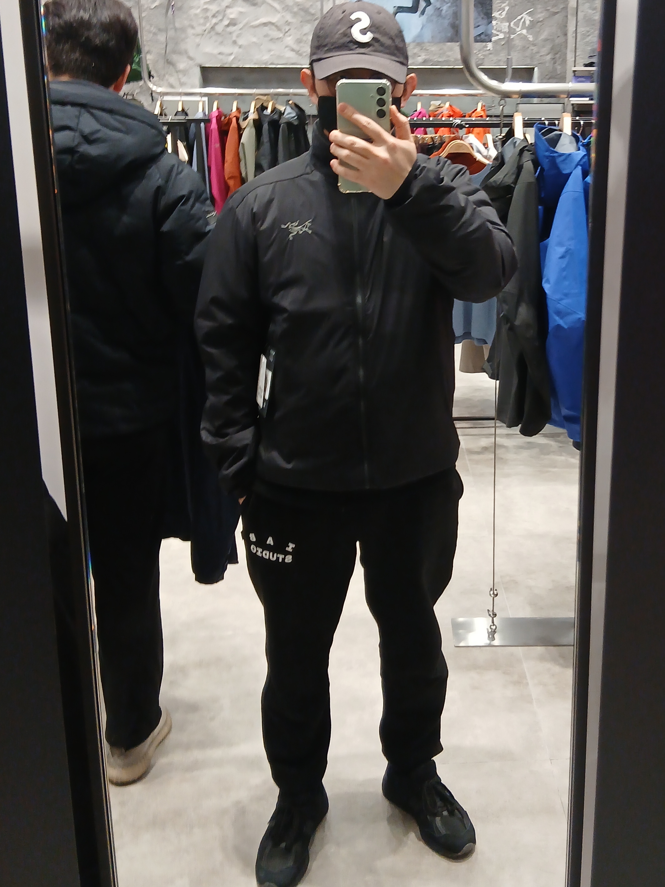 Supreme Cordura Ripstop S Logo 6-Panel Black - 23SS, New Balance x Stone Island 991v2 Made in UK Black 착용 스타일 - 1