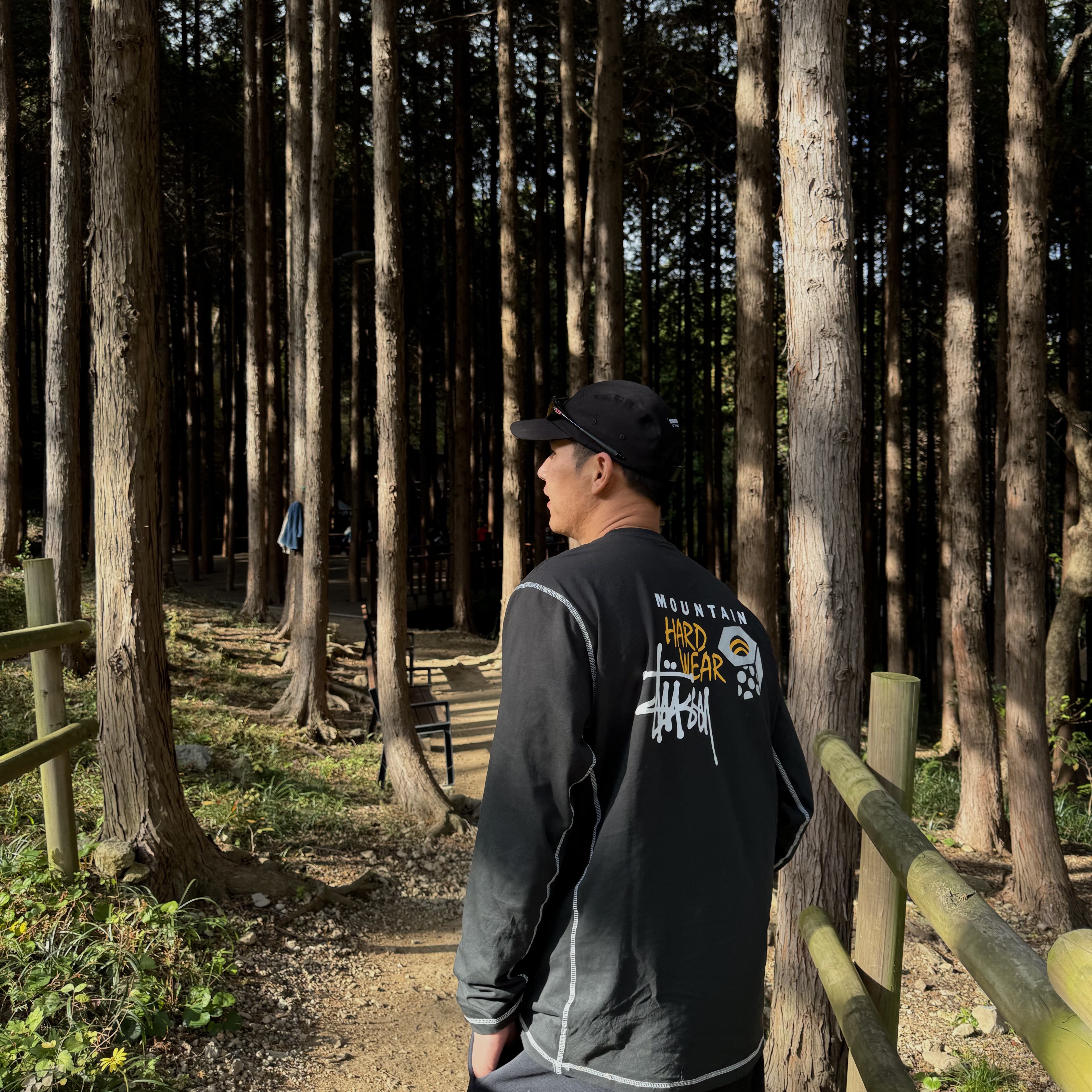 Stussy x Mountain Hardwear LS T-Shirt Stealth Grey 착용 스타일